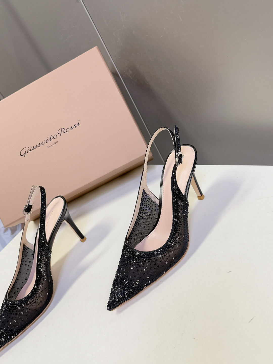 吉安维托·罗西Gianvito rossi 春夏最新款水晶鞋 仙女鞋 超多明星网红种草 鞋面进口高透气网