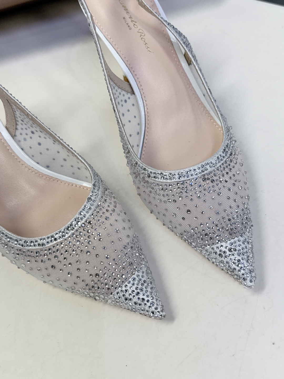 吉安维托·罗西Gianvito rossi 春夏最新款水晶鞋 仙女鞋 超多明星网红种草 鞋面进口高透气网