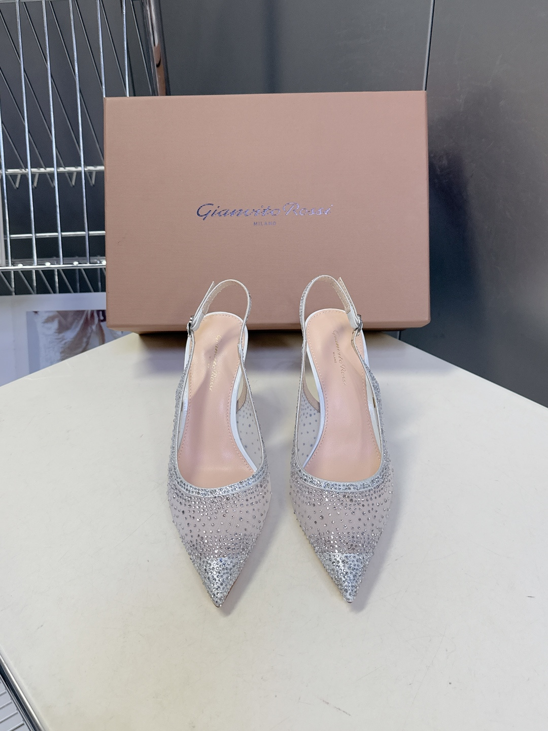 吉安维托·罗西Gianvito rossi 春夏最新款水晶鞋 仙女鞋 超多明星网红种草 鞋面进口高透气网