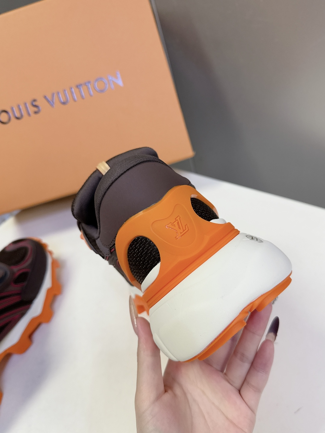 LOUIS VUITTON路易威登 驴牌春夏最新款 运动鞋 超多明星网红种草 原版购入开发 运动鞋融合网