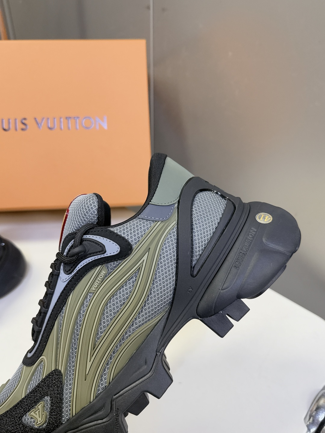 LOUIS VUITTON路易威登 驴牌春夏最新款 运动鞋 超多明星网红种草 原版购入开发 运动鞋融合网