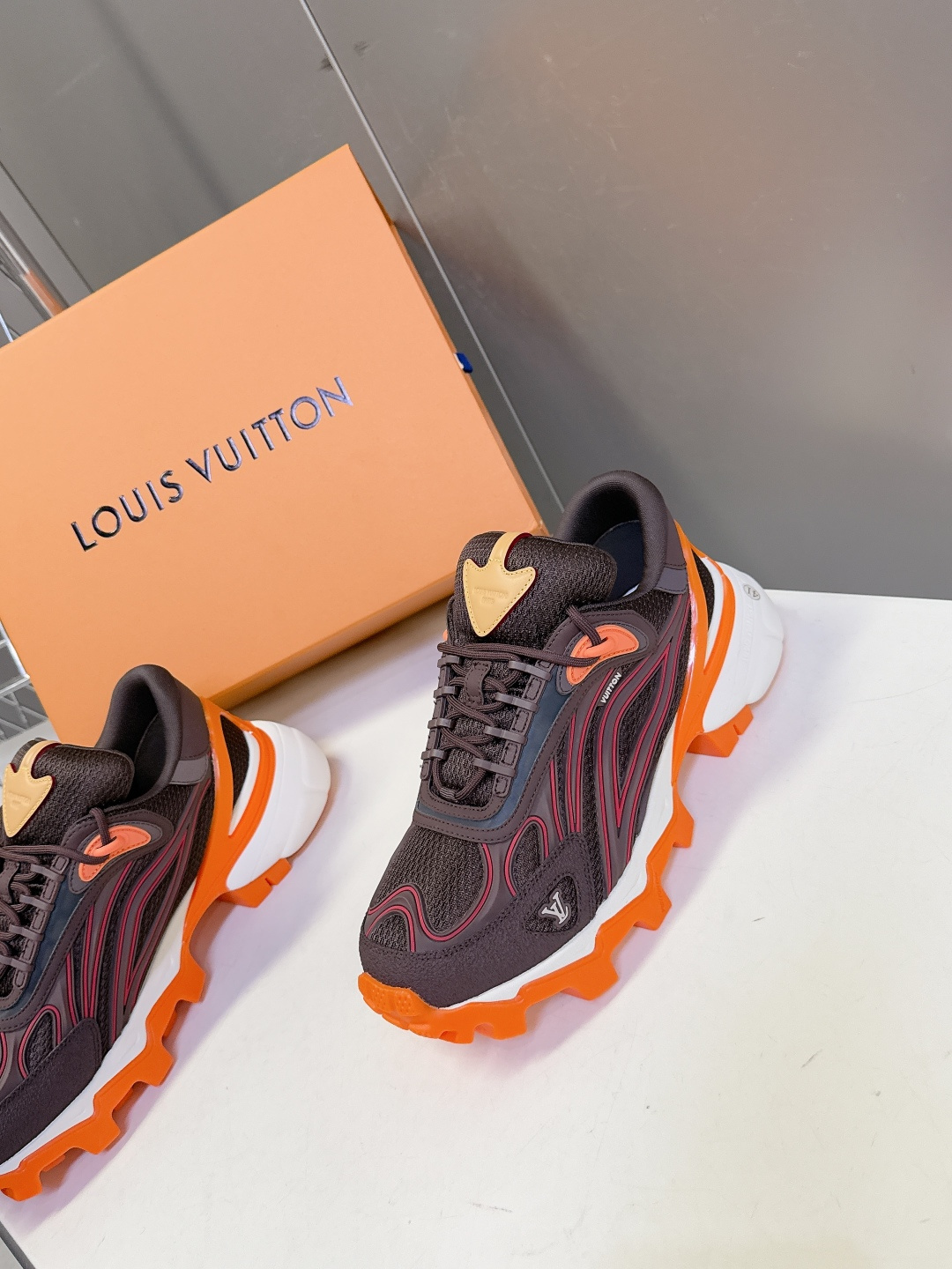 LOUIS VUITTON路易威登 驴牌春夏最新款 运动鞋 超多明星网红种草 原版购入开发 运动鞋融合网