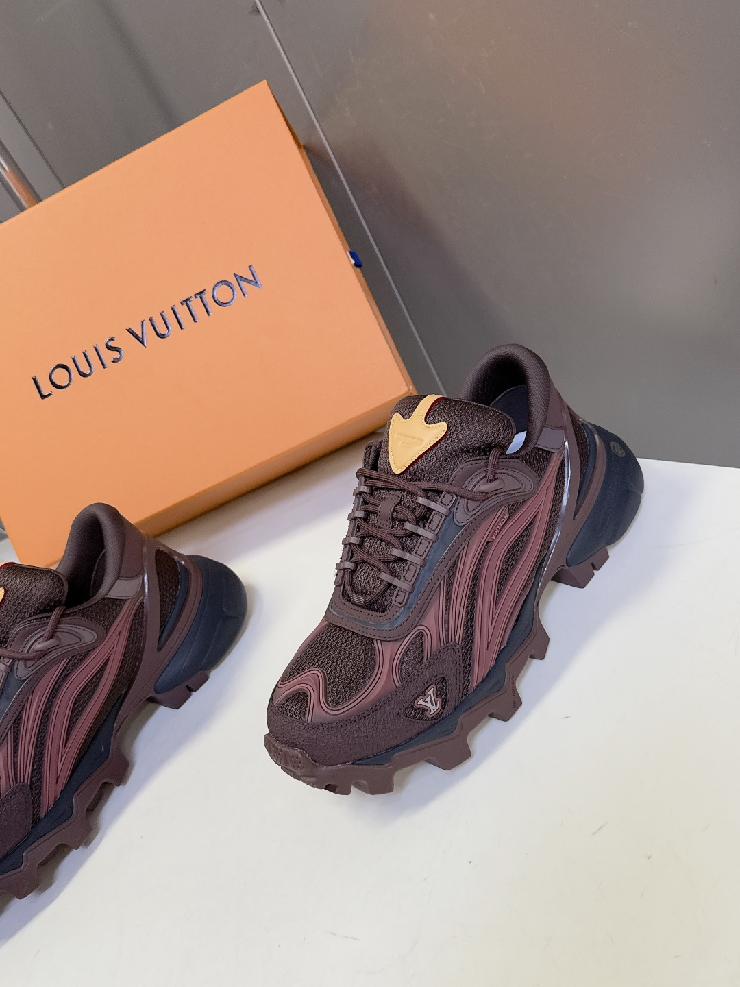 LOUIS VUITTON路易威登 驴牌春夏最新款 运动鞋 超多明星网红种草 原版购入开发 运动鞋融合网