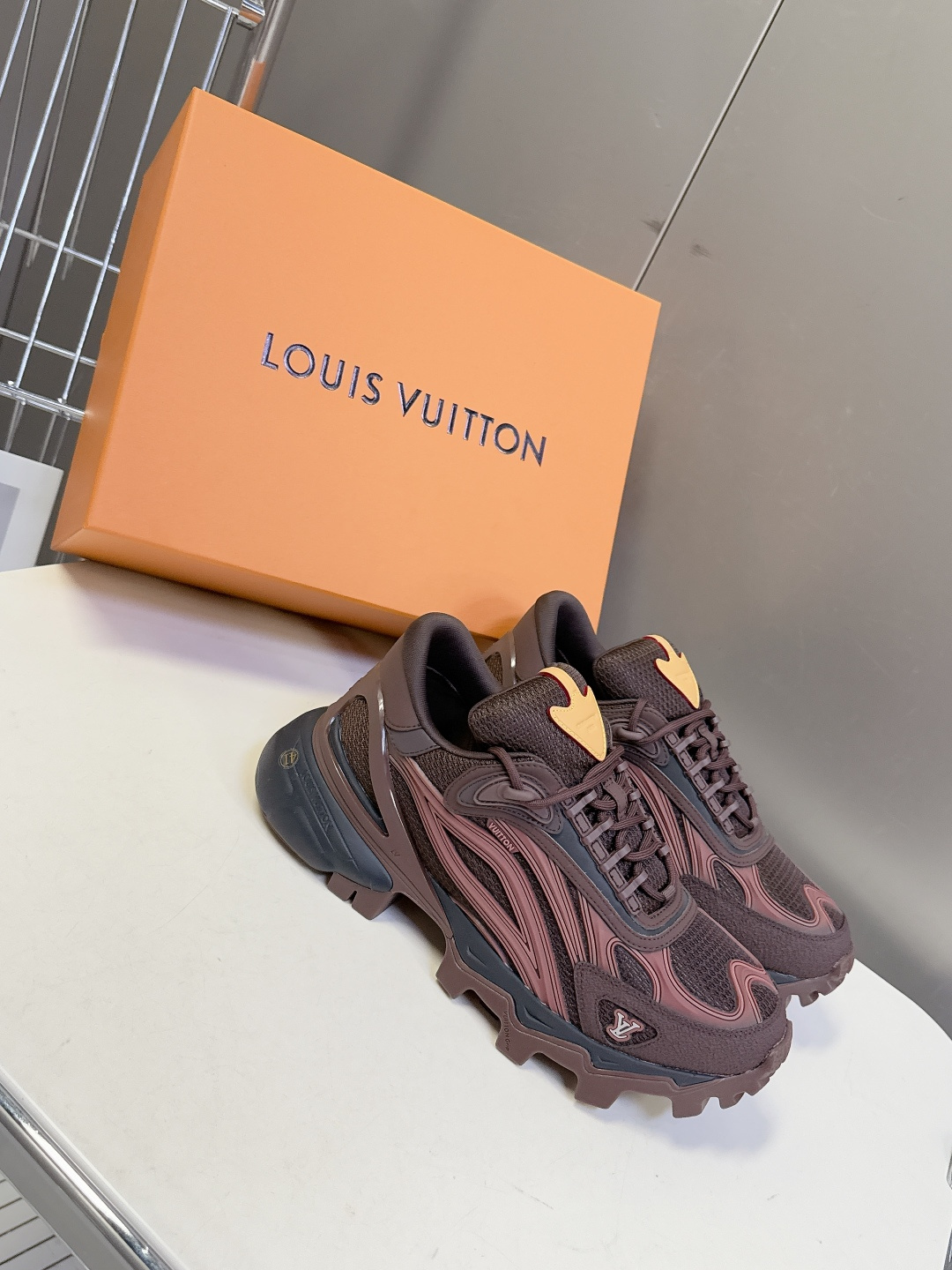 LOUIS VUITTON路易威登 驴牌春夏最新款 运动鞋 超多明星网红种草 原版购入开发 运动鞋融合网