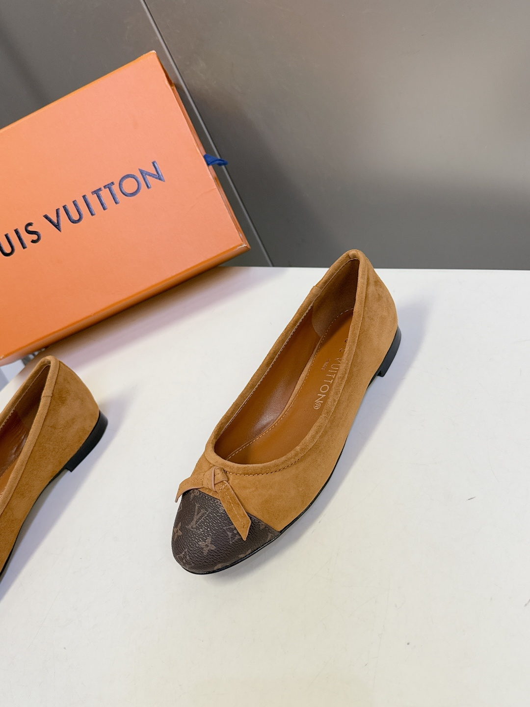 LOUIS VUITTON路易威登2026春夏最新款平底鞋 超多明星网红种草 绝对百搭的优雅气质款 经典