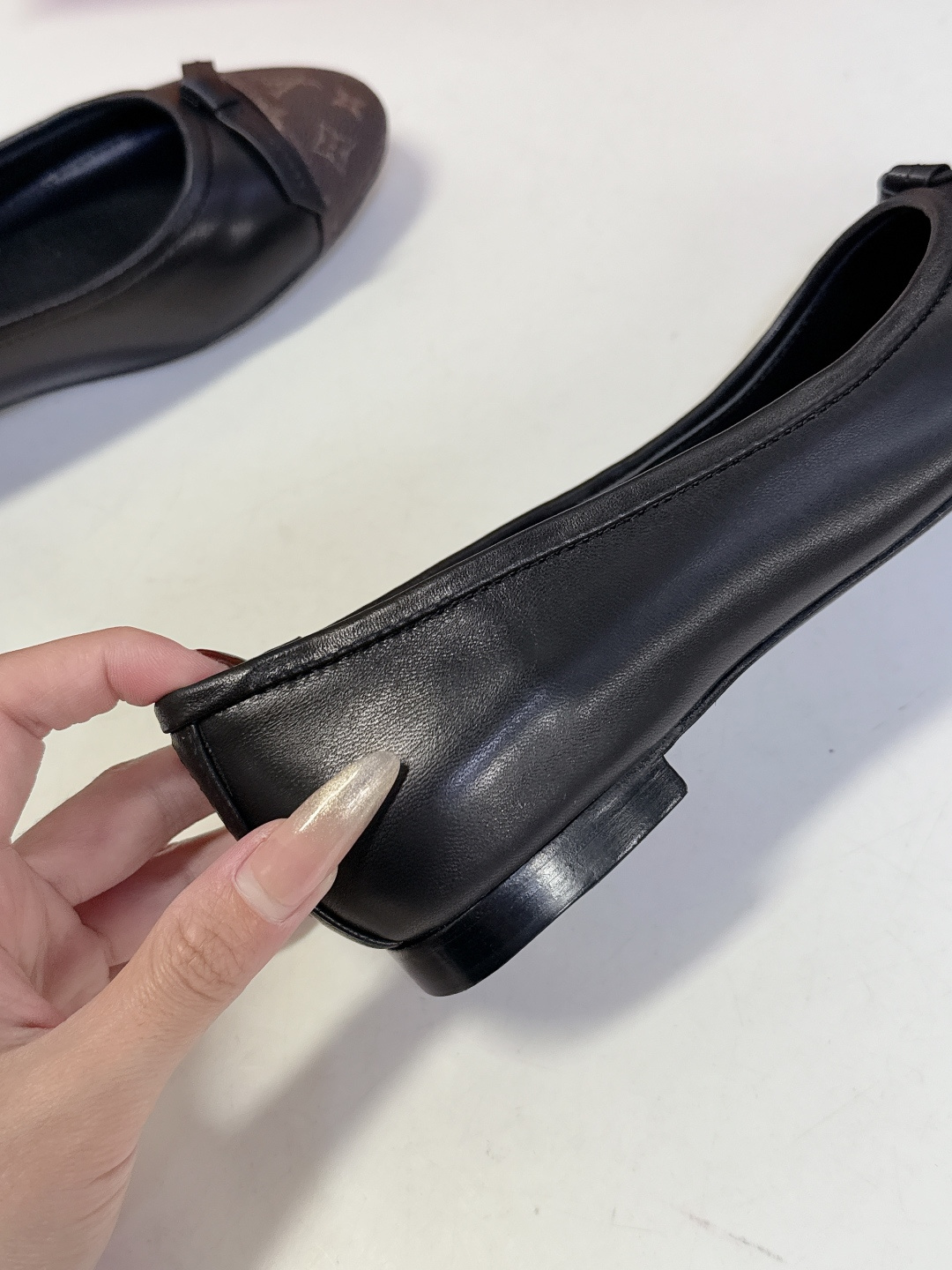 LOUIS VUITTON路易威登2026春夏最新款平底鞋 超多明星网红种草 绝对百搭的优雅气质款 经典