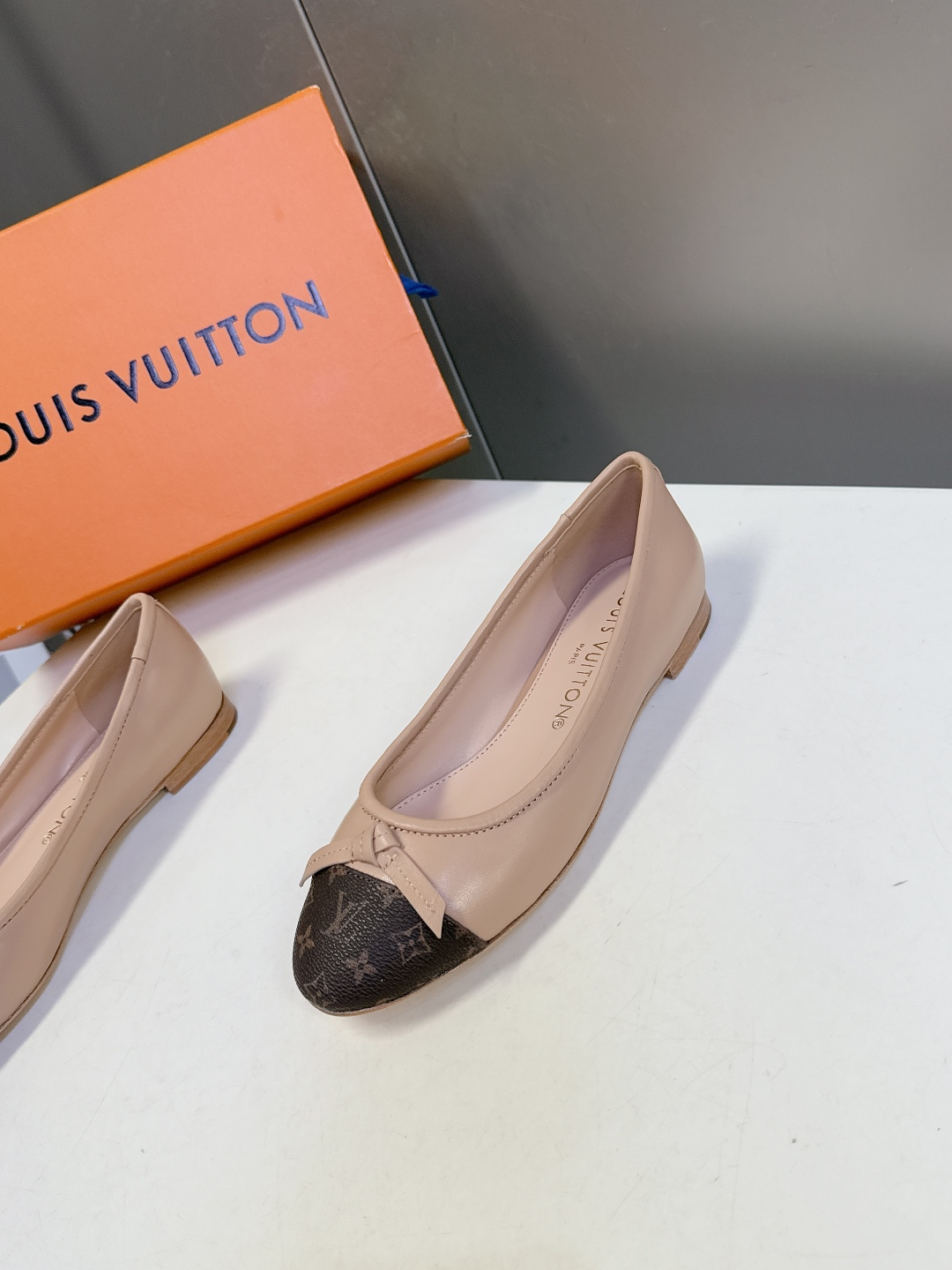 LOUIS VUITTON路易威登2026春夏最新款平底鞋 超多明星网红种草 绝对百搭的优雅气质款 经典