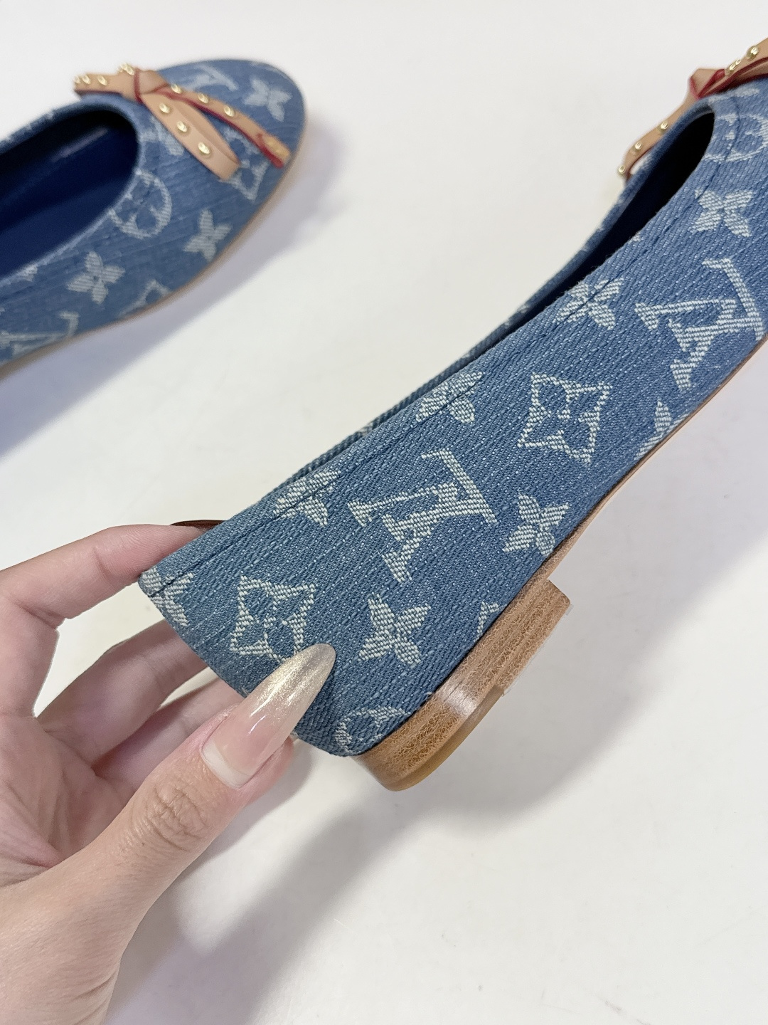 LOUIS VUITTON路易威登2026春夏最新款平底鞋 超多明星网红种草 绝对百搭的优雅气质款 经典