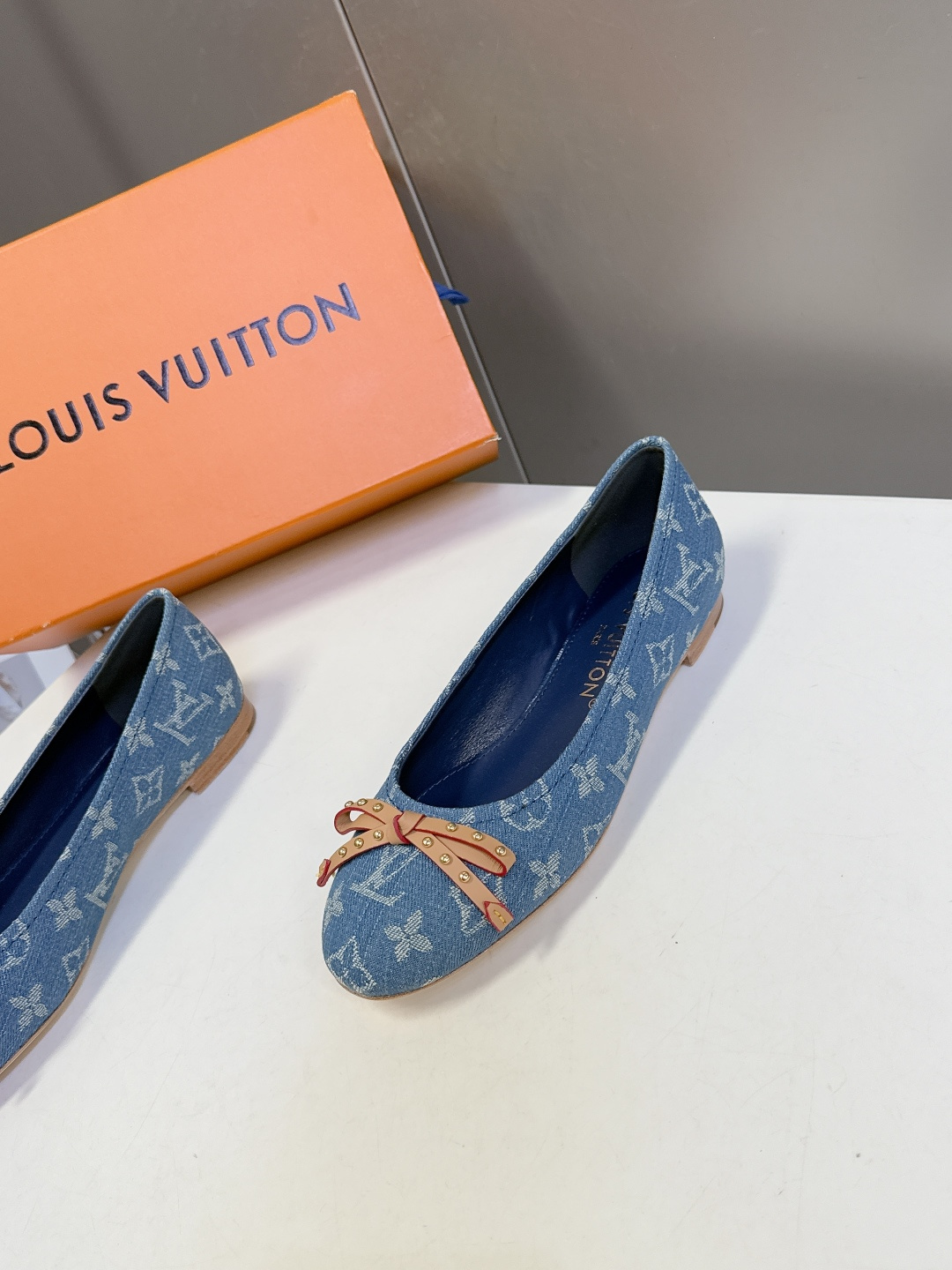 LOUIS VUITTON路易威登2026春夏最新款平底鞋 超多明星网红种草 绝对百搭的优雅气质款 经典