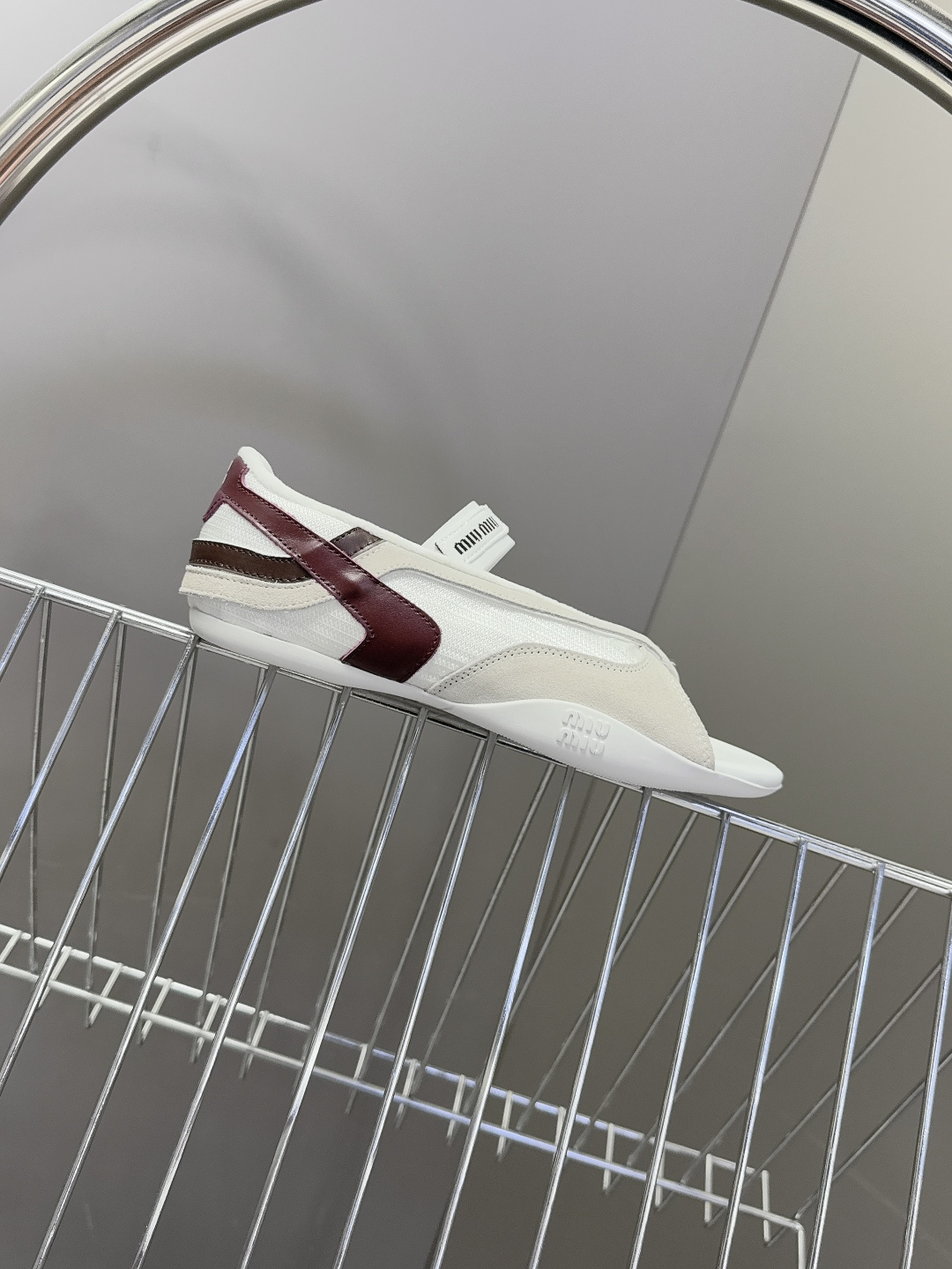 MiuMiu缪缪春夏最新走秀款复古休闲鞋 夹脚鞋官方秀场出镜率最高的单品 超多明星时尚博主种草 miu系