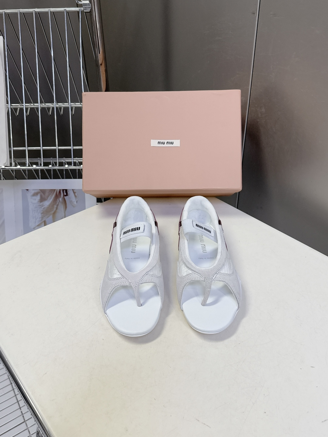 MiuMiu缪缪春夏最新走秀款复古休闲鞋 夹脚鞋官方秀场出镜率最高的单品 超多明星时尚博主种草 miu系