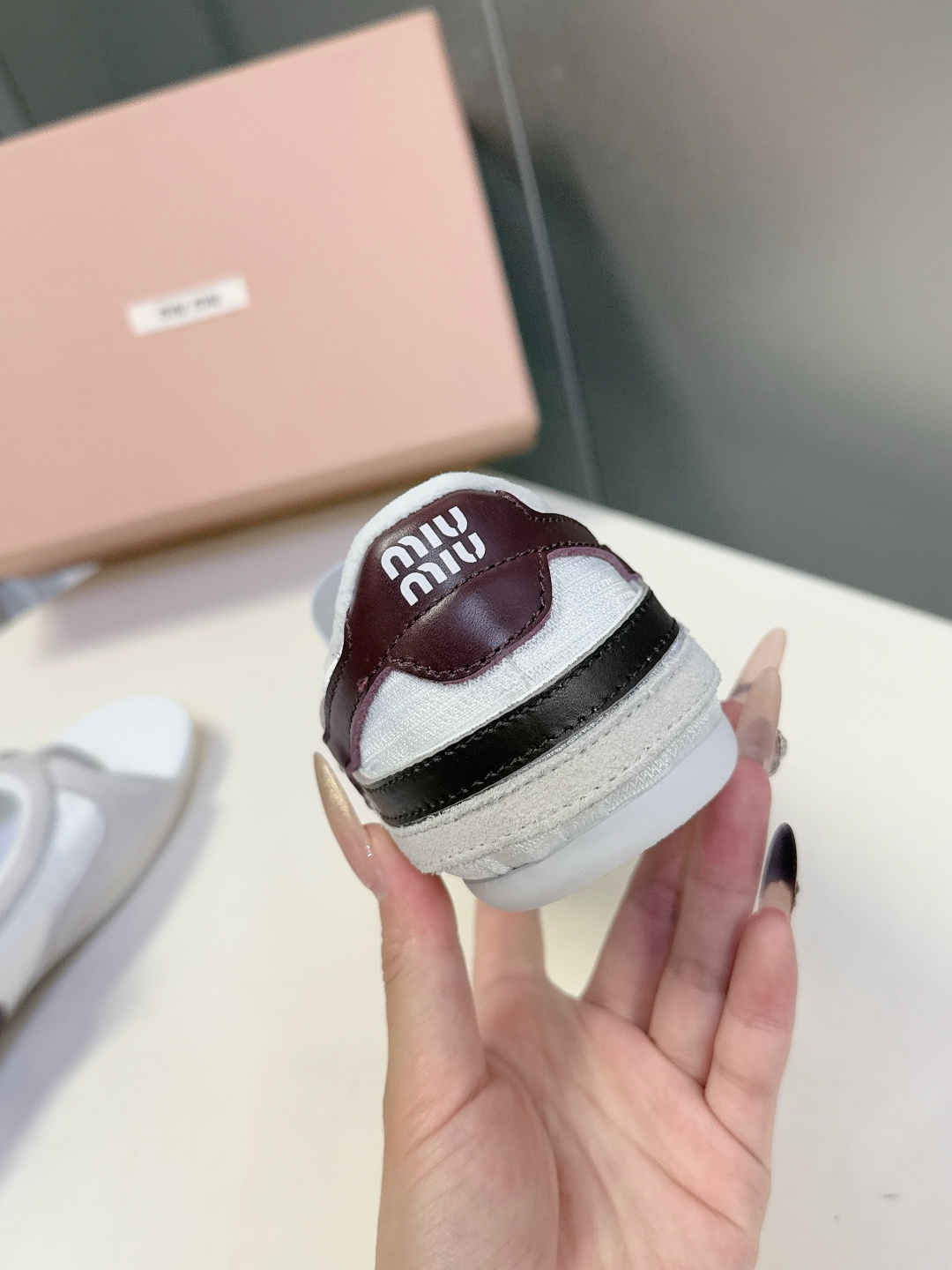 MiuMiu缪缪春夏最新走秀款复古休闲鞋 夹脚鞋官方秀场出镜率最高的单品 超多明星时尚博主种草 miu系