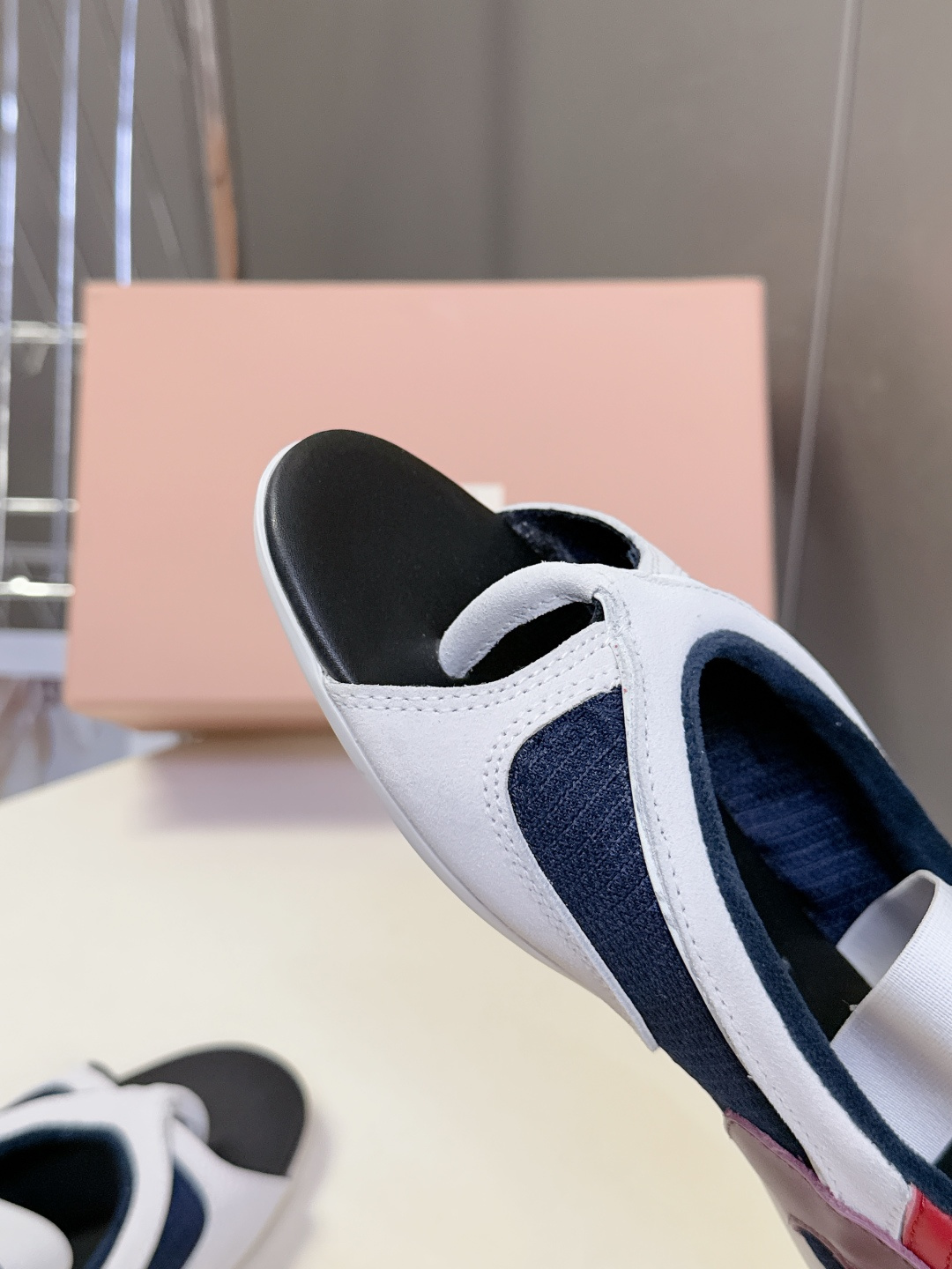 MiuMiu缪缪春夏最新走秀款复古休闲鞋 夹脚鞋官方秀场出镜率最高的单品 超多明星时尚博主种草 miu系