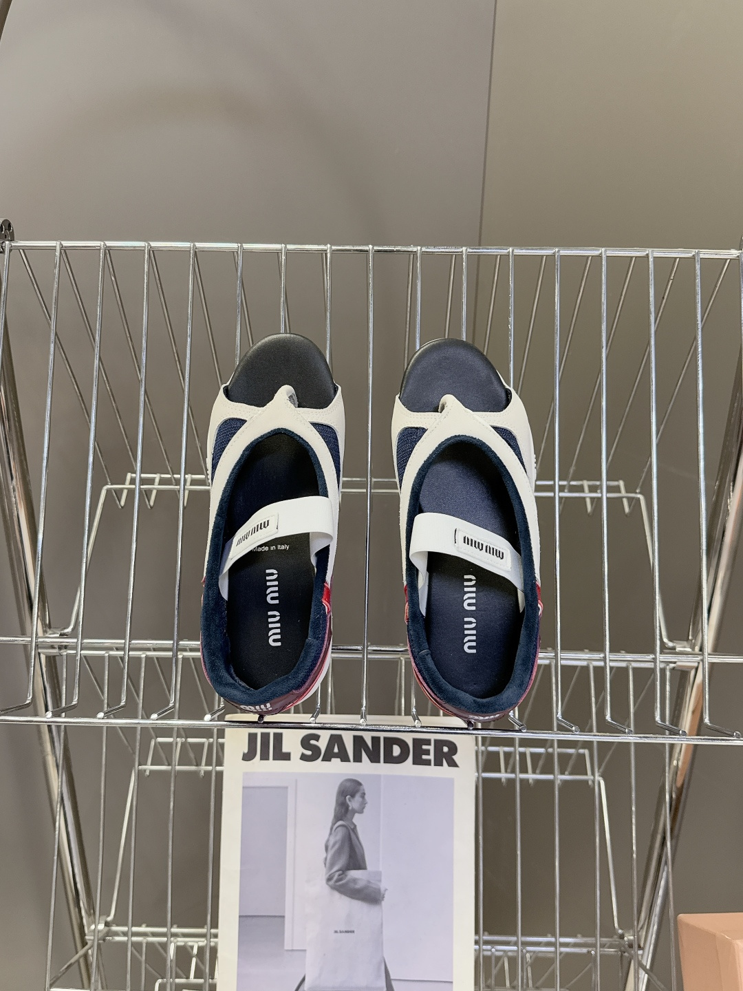 MiuMiu缪缪春夏最新走秀款复古休闲鞋 夹脚鞋官方秀场出镜率最高的单品 超多明星时尚博主种草 miu系