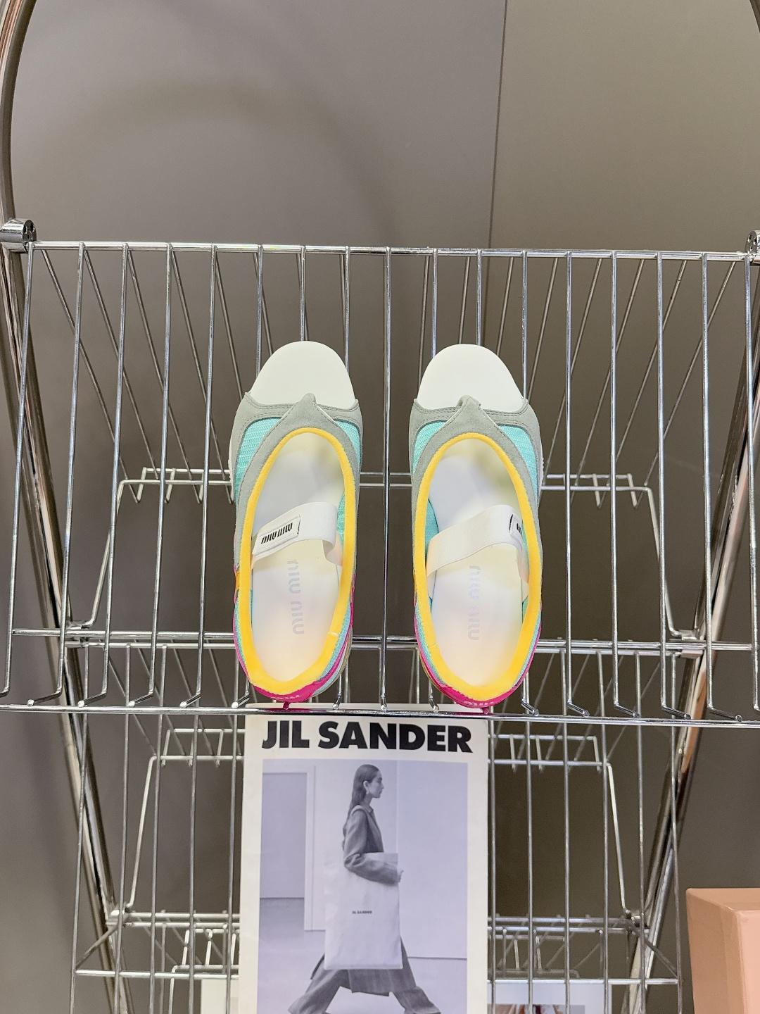 MiuMiu缪缪春夏最新走秀款复古休闲鞋 夹脚鞋官方秀场出镜率最高的单品 超多明星时尚博主种草 miu系