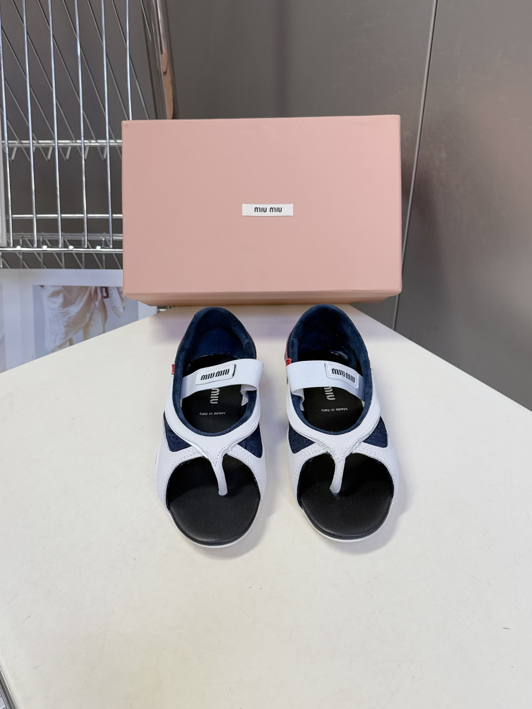 MiuMiu缪缪春夏最新走秀款复古休闲鞋 夹脚鞋官方秀场出镜率最高的单品 超多明星时尚博主种草 miu系