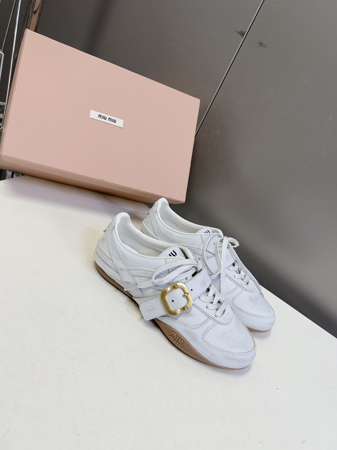 MiuMiu缪缪最新走秀款复古休闲鞋 德训鞋官方秀场出镜率最高的单品 超多明星时尚博主种草 miu系穿搭