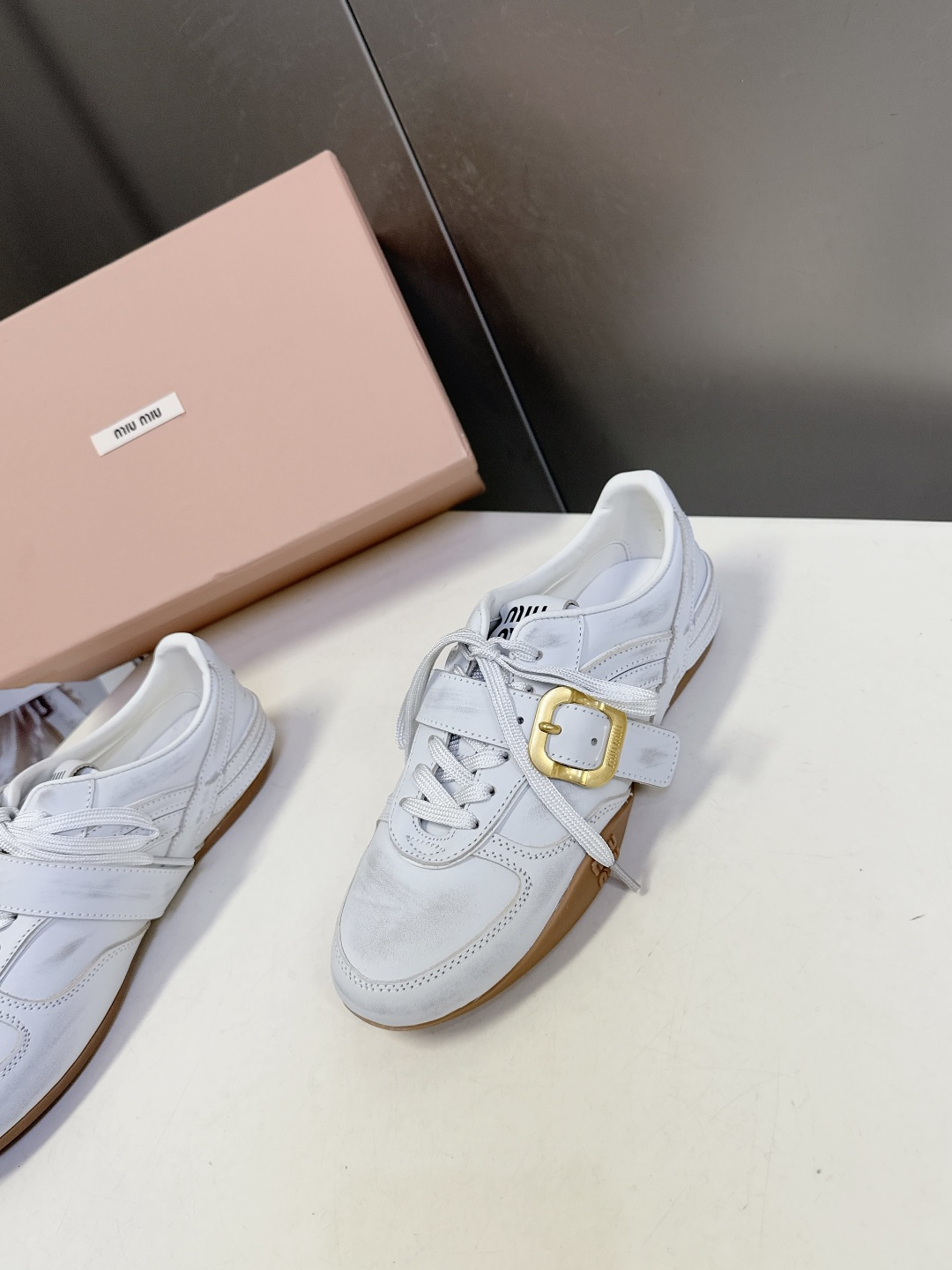 MiuMiu缪缪最新走秀款复古休闲鞋 德训鞋官方秀场出镜率最高的单品 超多明星时尚博主种草 miu系穿搭