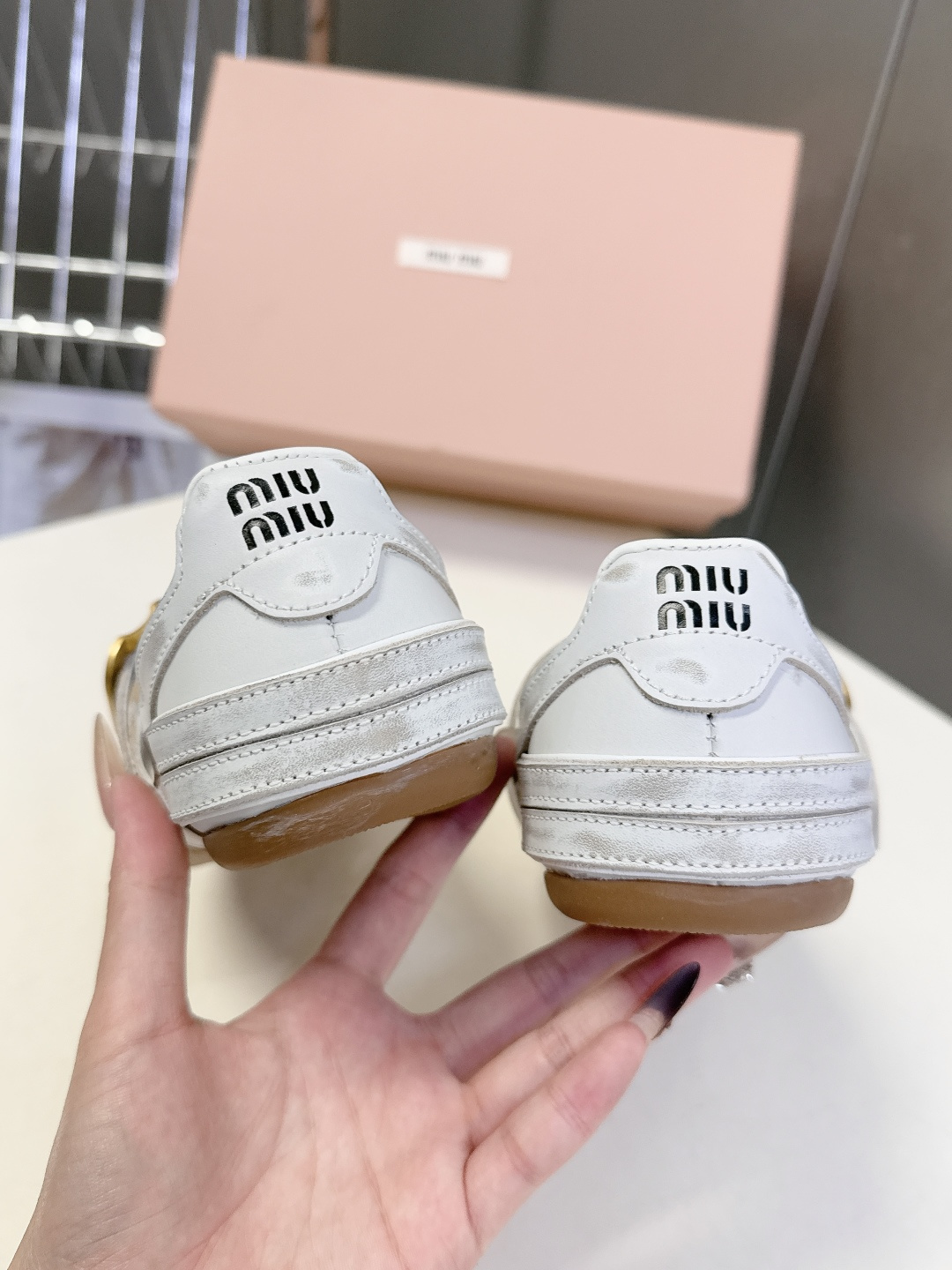 MiuMiu缪缪最新走秀款复古休闲鞋 德训鞋官方秀场出镜率最高的单品 超多明星时尚博主种草 miu系穿搭