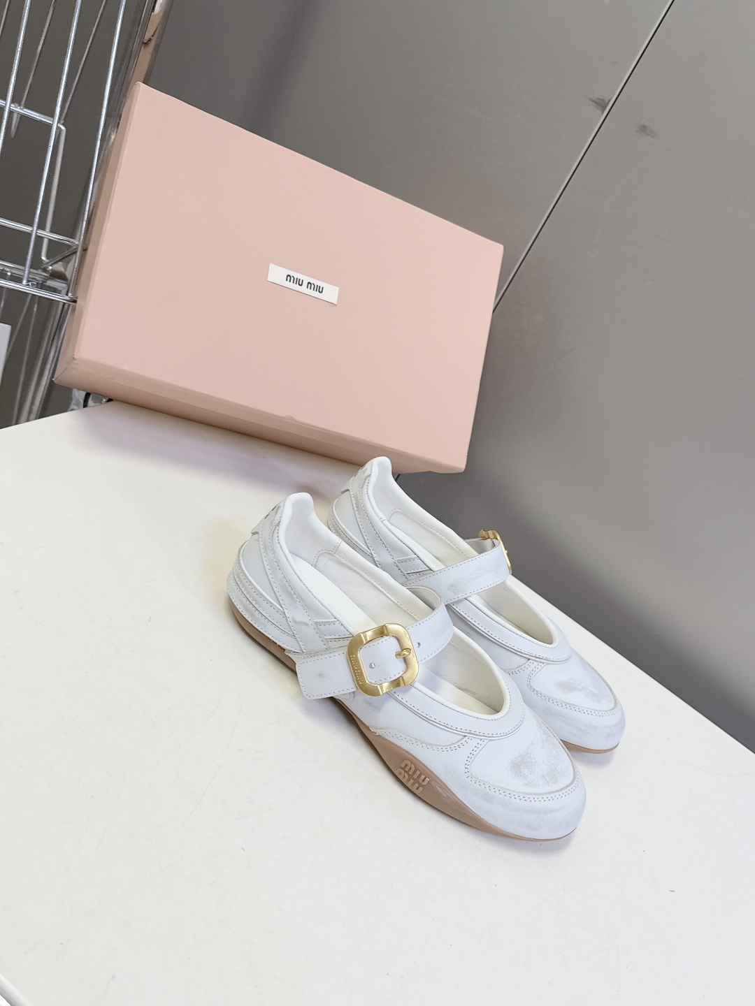 MiuMiu缪缪最新走秀款复古休闲鞋 德训鞋官方秀场出镜率最高的单品 超多明星时尚博主种草 miu系穿搭