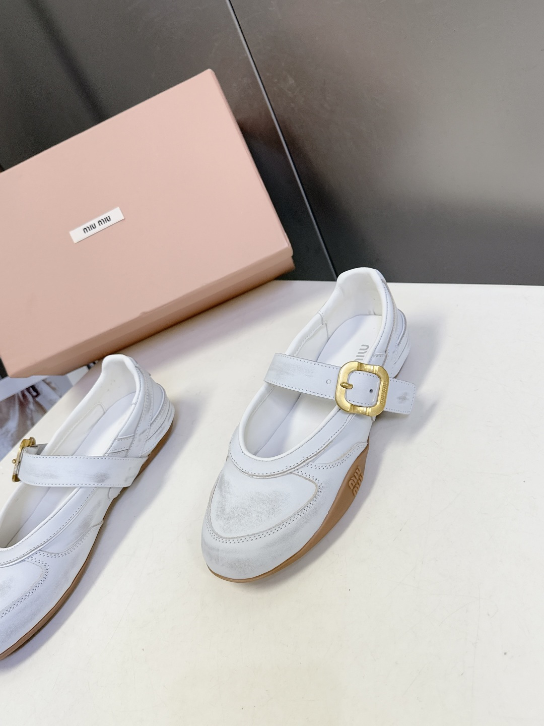 MiuMiu缪缪最新走秀款复古休闲鞋 德训鞋官方秀场出镜率最高的单品 超多明星时尚博主种草 miu系穿搭