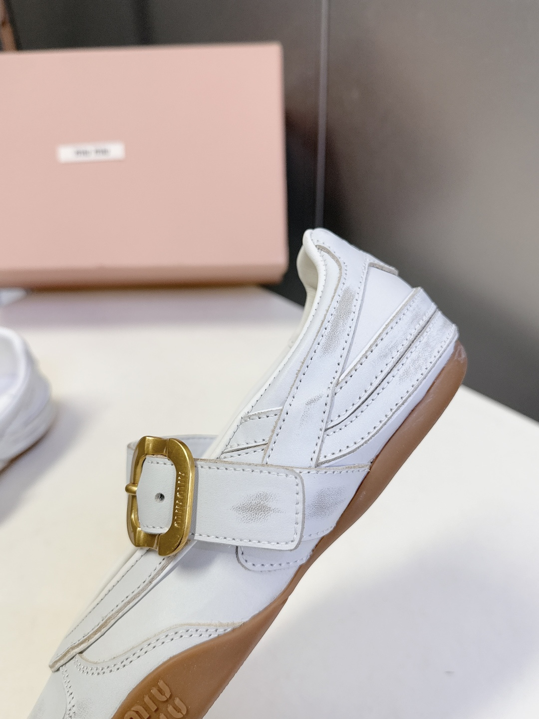 MiuMiu缪缪最新走秀款复古休闲鞋 德训鞋官方秀场出镜率最高的单品 超多明星时尚博主种草 miu系穿搭