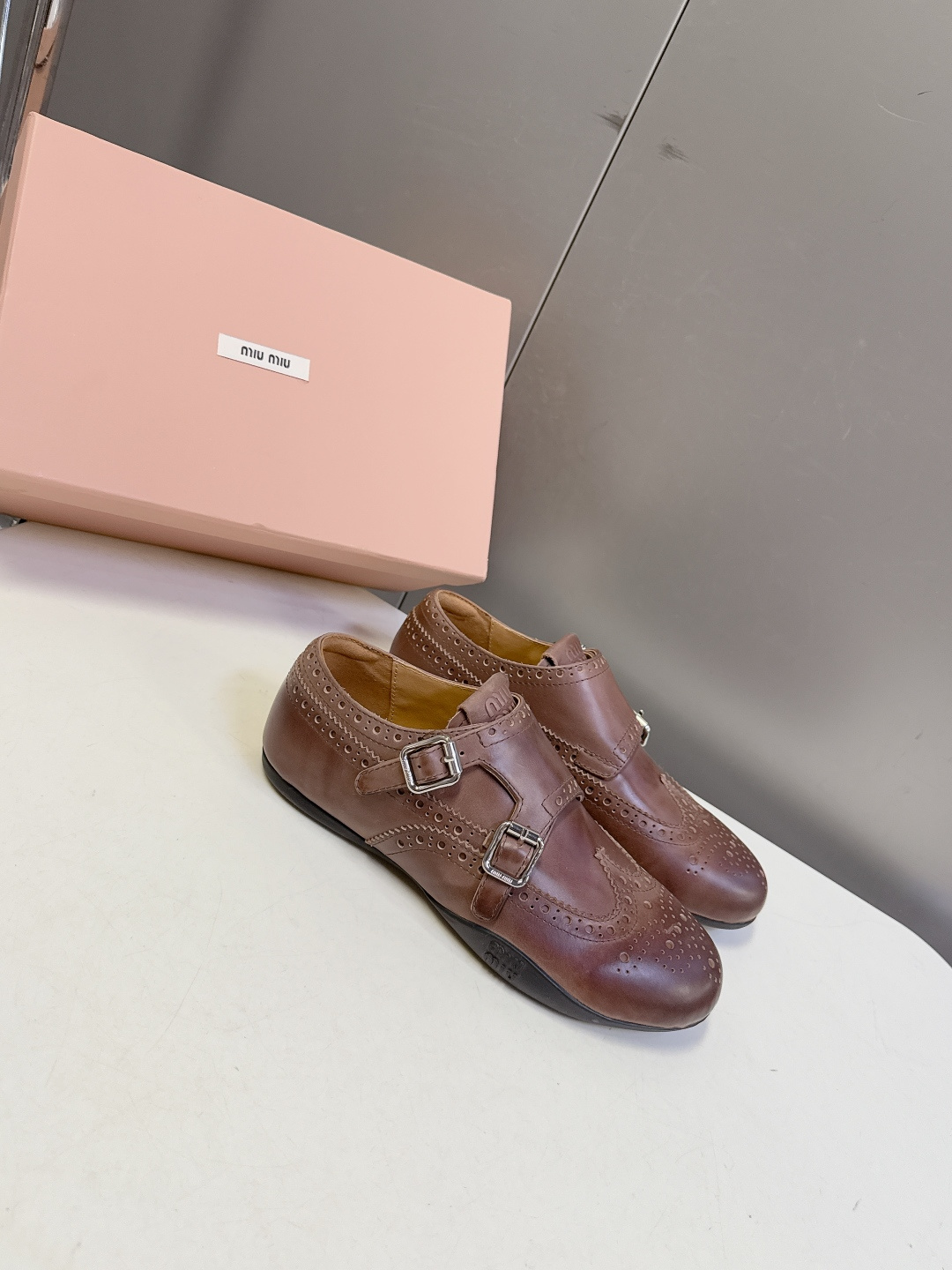 MiuMiu缪缪最新走秀款复古休闲鞋 德训鞋官方秀场出镜率最高的单品 超多明星时尚博主种草 miu系穿搭