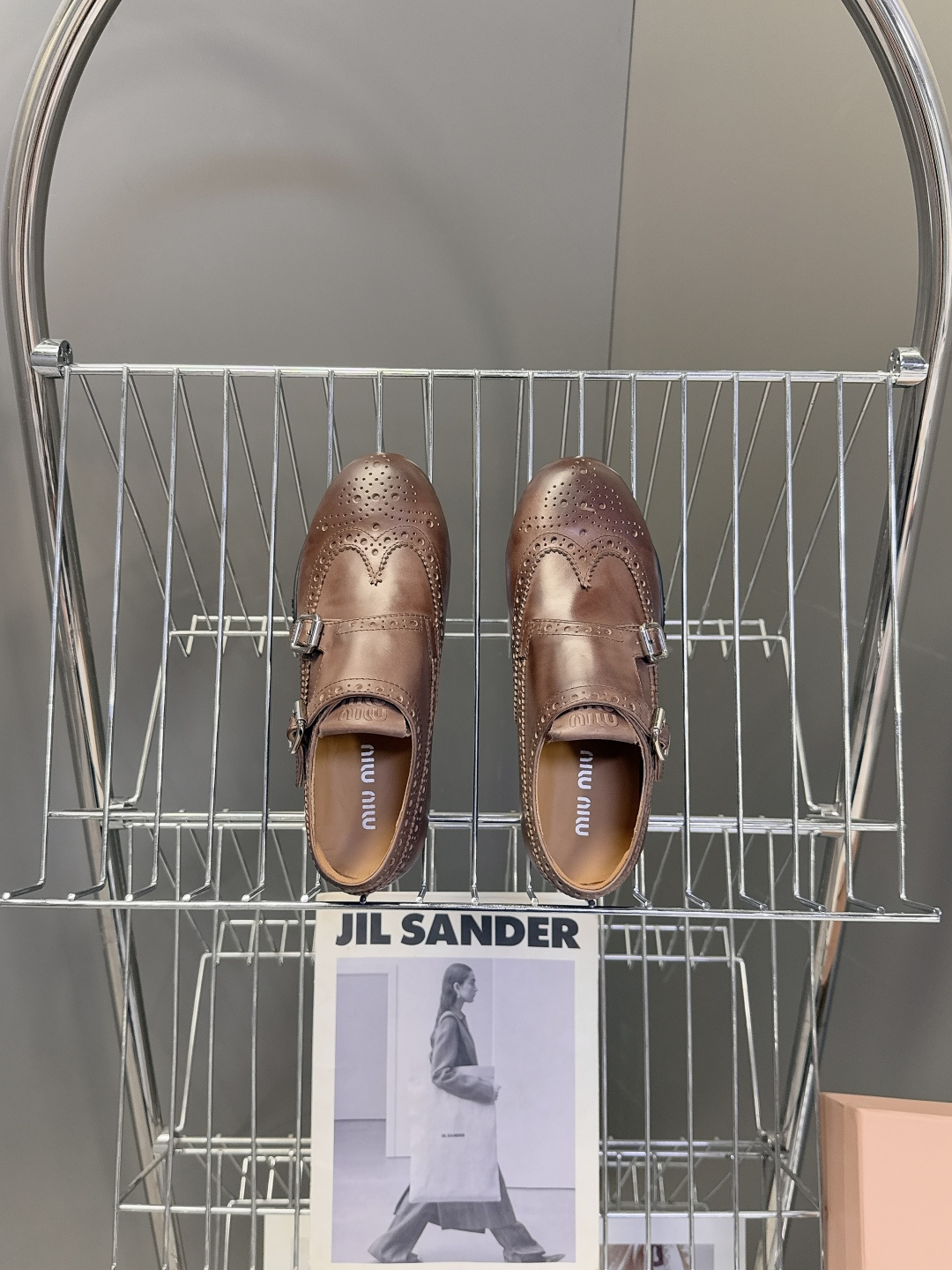 MiuMiu缪缪最新走秀款复古休闲鞋 德训鞋官方秀场出镜率最高的单品 超多明星时尚博主种草 miu系穿搭