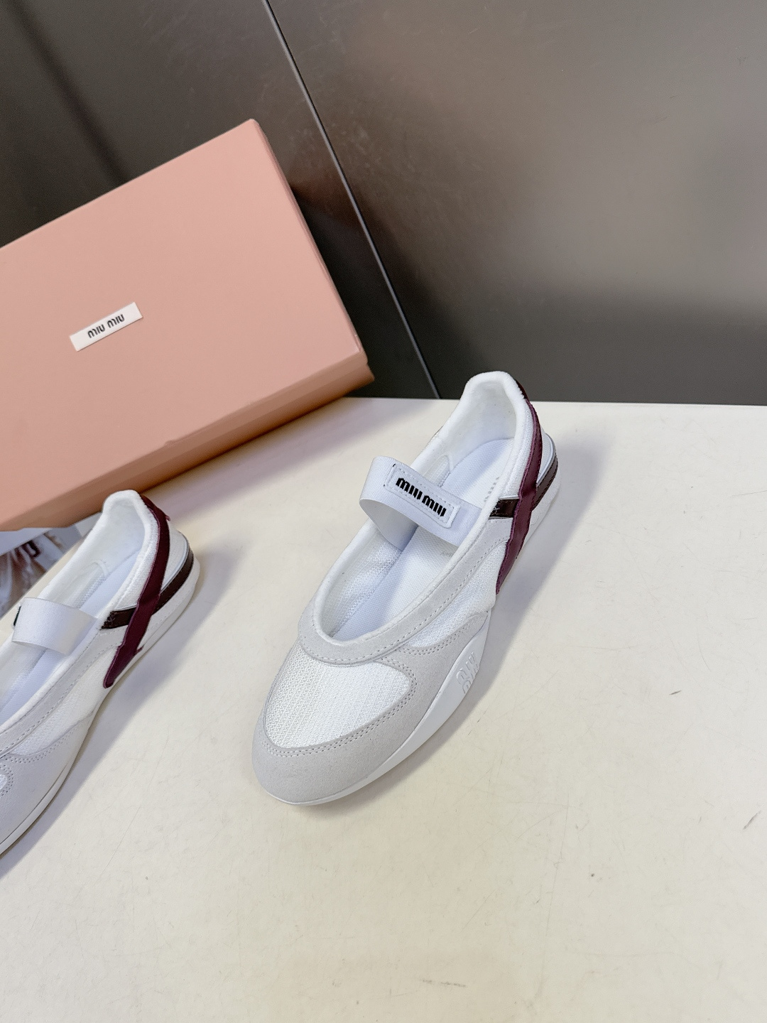 MiuMiu缪缪春夏最新走秀款复古休闲鞋 玛丽珍鞋官方秀场出镜率最高的单品 超多明星时尚博主种草 miu