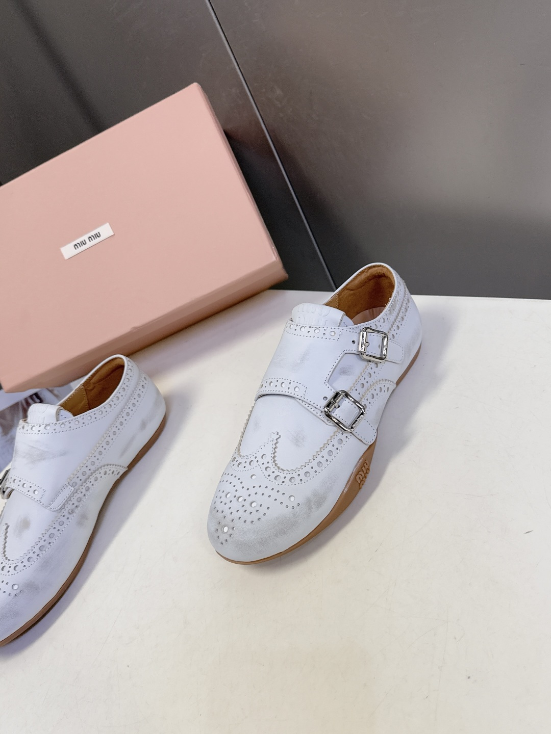 MiuMiu缪缪最新走秀款复古休闲鞋 德训鞋官方秀场出镜率最高的单品 超多明星时尚博主种草 miu系穿搭