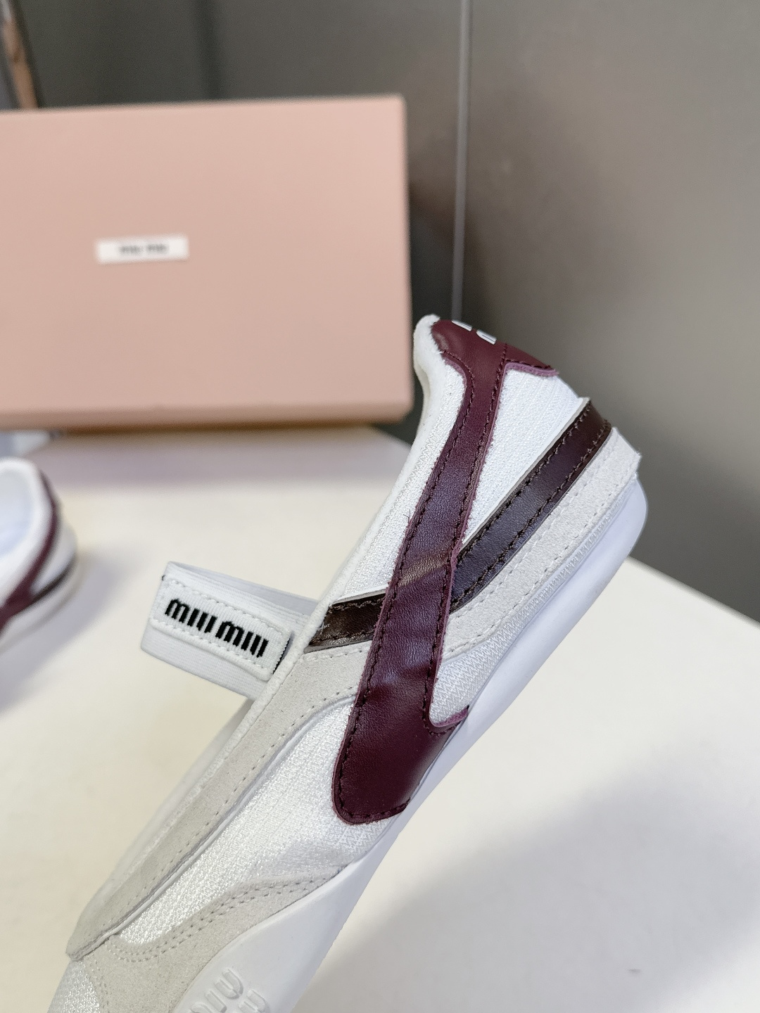 MiuMiu缪缪春夏最新走秀款复古休闲鞋 玛丽珍鞋官方秀场出镜率最高的单品 超多明星时尚博主种草 miu