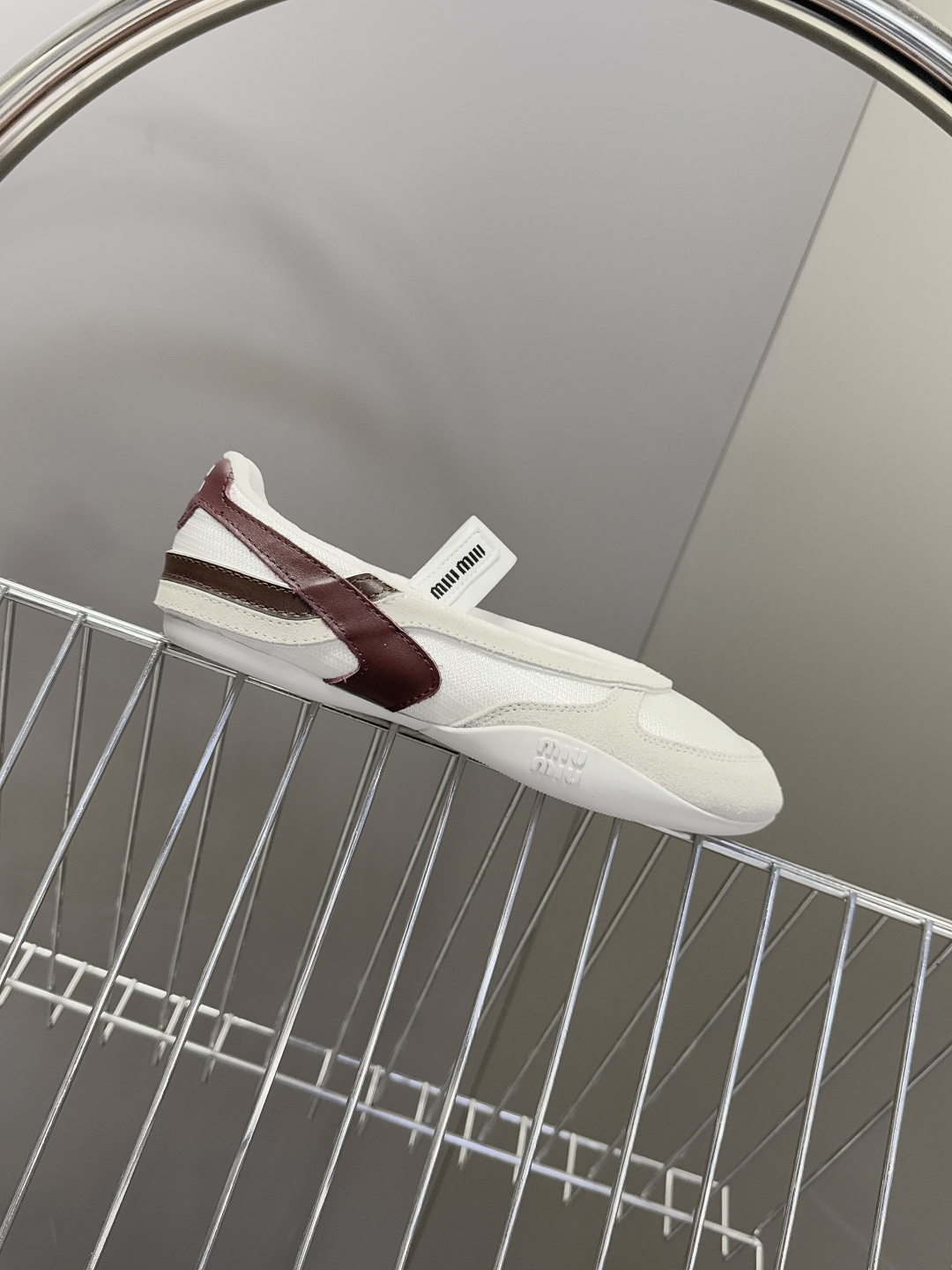 MiuMiu缪缪春夏最新走秀款复古休闲鞋 玛丽珍鞋官方秀场出镜率最高的单品 超多明星时尚博主种草 miu