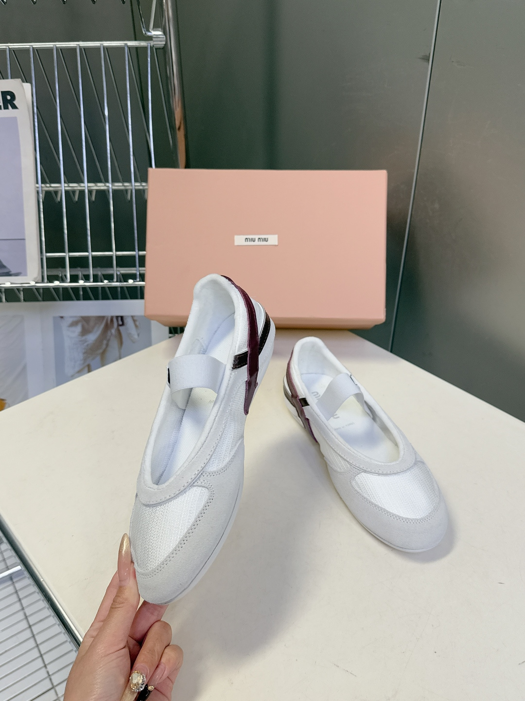 MiuMiu缪缪春夏最新走秀款复古休闲鞋 玛丽珍鞋官方秀场出镜率最高的单品 超多明星时尚博主种草 miu