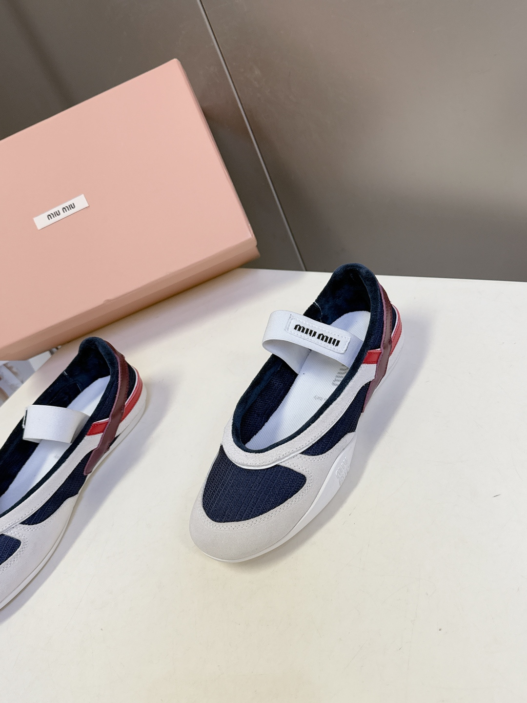 MiuMiu缪缪春夏最新走秀款复古休闲鞋 玛丽珍鞋官方秀场出镜率最高的单品 超多明星时尚博主种草 miu