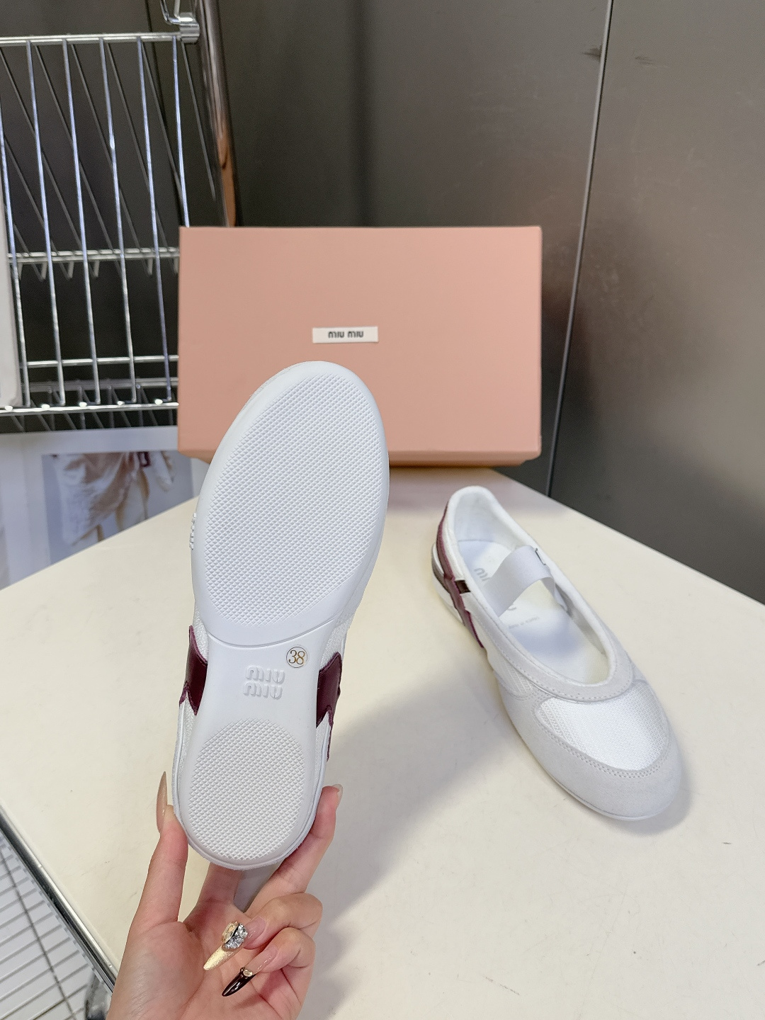 MiuMiu缪缪春夏最新走秀款复古休闲鞋 玛丽珍鞋官方秀场出镜率最高的单品 超多明星时尚博主种草 miu