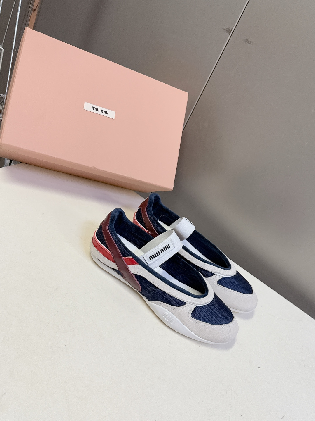 MiuMiu缪缪春夏最新走秀款复古休闲鞋 玛丽珍鞋官方秀场出镜率最高的单品 超多明星时尚博主种草 miu