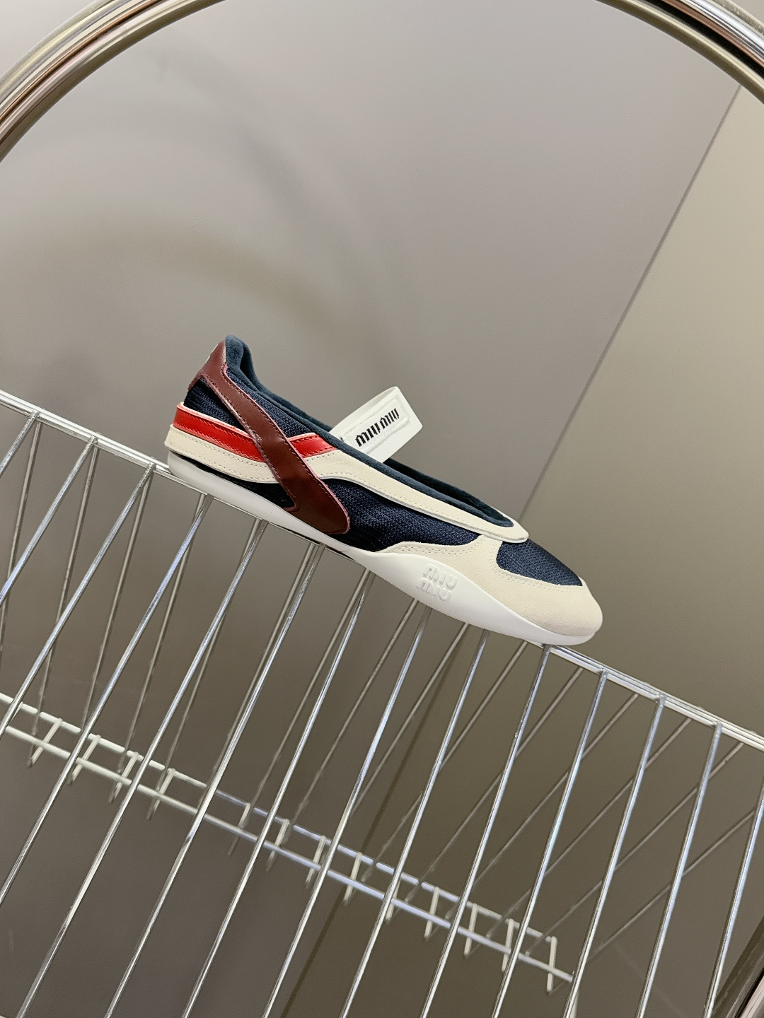 MiuMiu缪缪春夏最新走秀款复古休闲鞋 玛丽珍鞋官方秀场出镜率最高的单品 超多明星时尚博主种草 miu