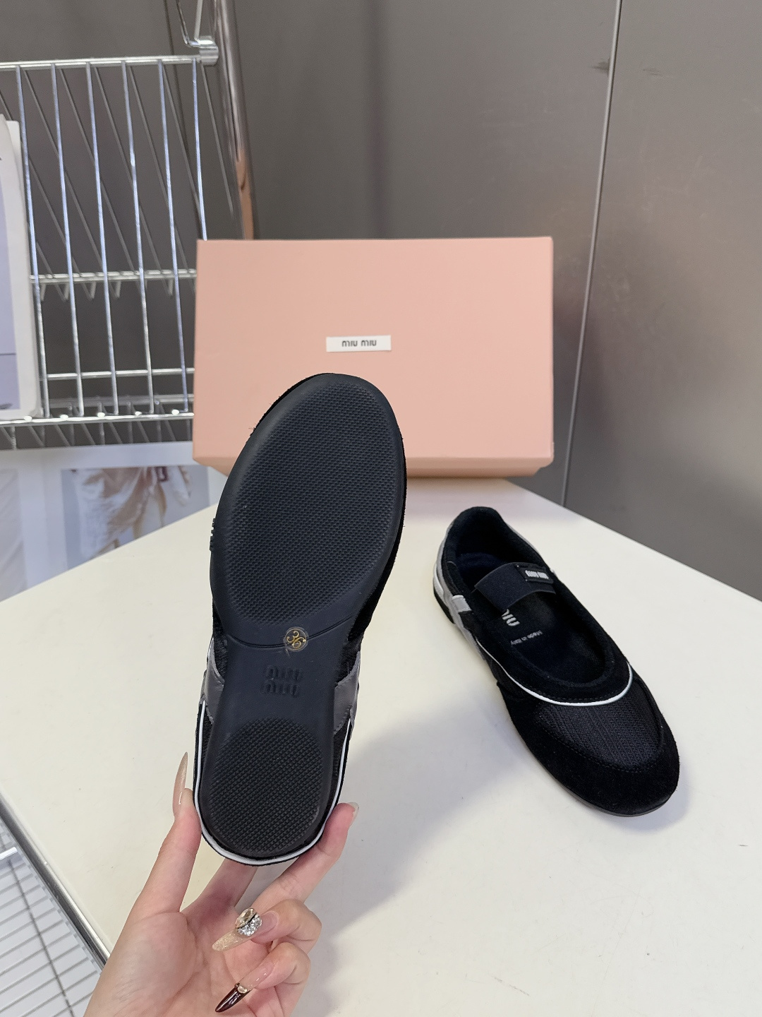 MiuMiu缪缪春夏最新走秀款复古休闲鞋 玛丽珍鞋官方秀场出镜率最高的单品 超多明星时尚博主种草 miu