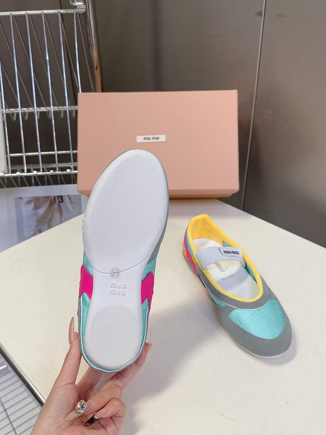 MiuMiu缪缪春夏最新走秀款复古休闲鞋 玛丽珍鞋官方秀场出镜率最高的单品 超多明星时尚博主种草 miu