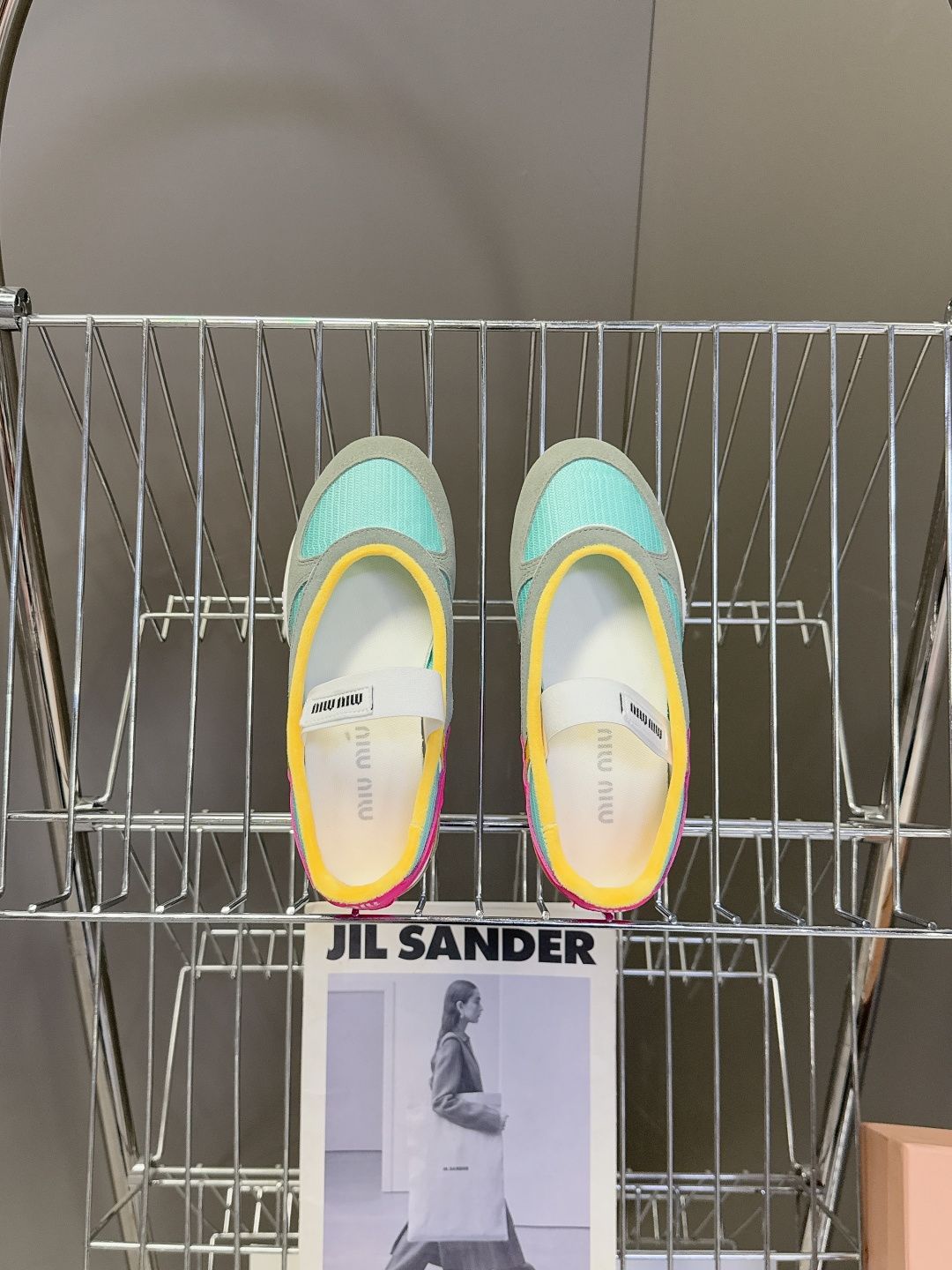 MiuMiu缪缪春夏最新走秀款复古休闲鞋 玛丽珍鞋官方秀场出镜率最高的单品 超多明星时尚博主种草 miu