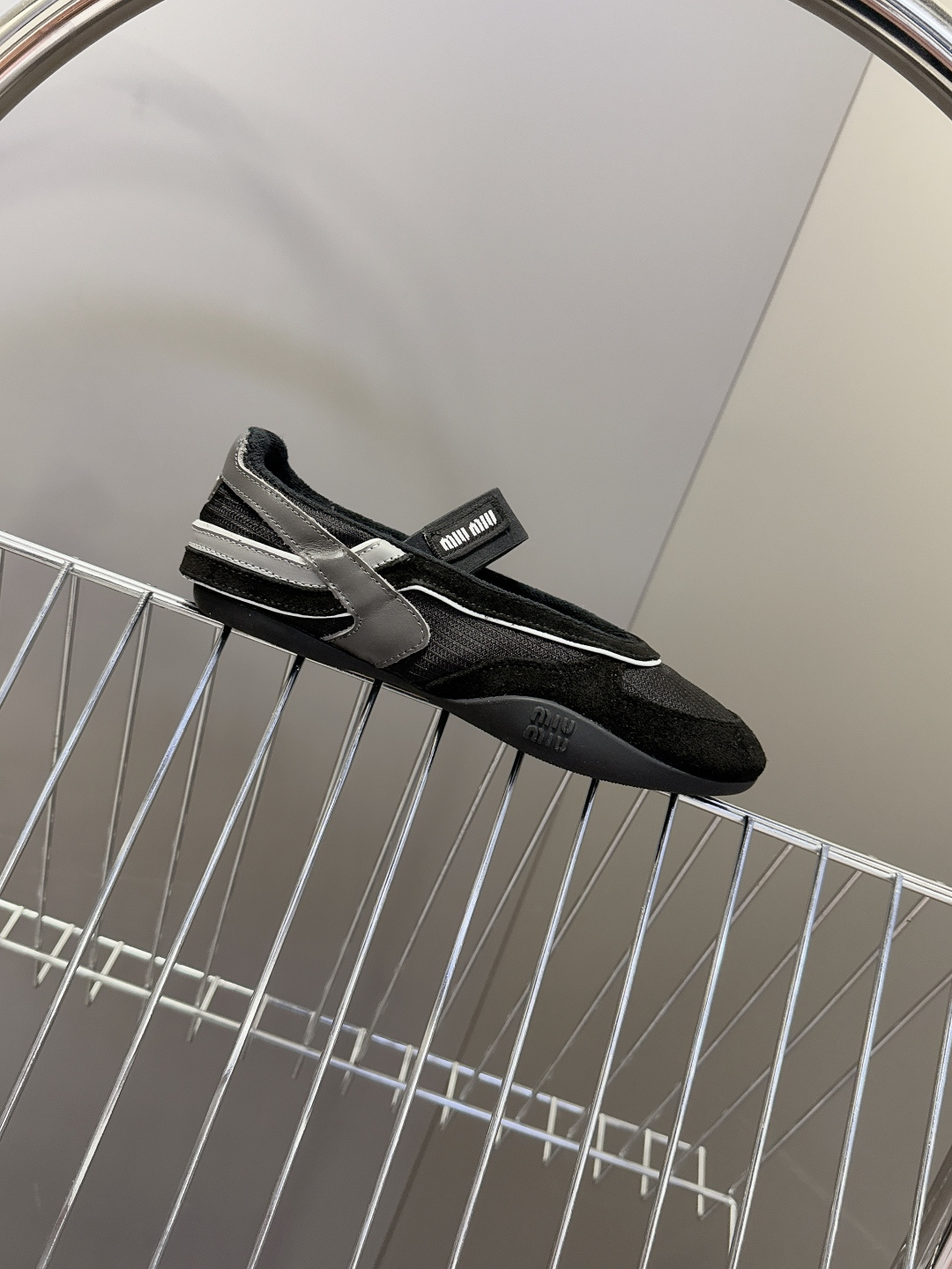 MiuMiu缪缪春夏最新走秀款复古休闲鞋 玛丽珍鞋官方秀场出镜率最高的单品 超多明星时尚博主种草 miu