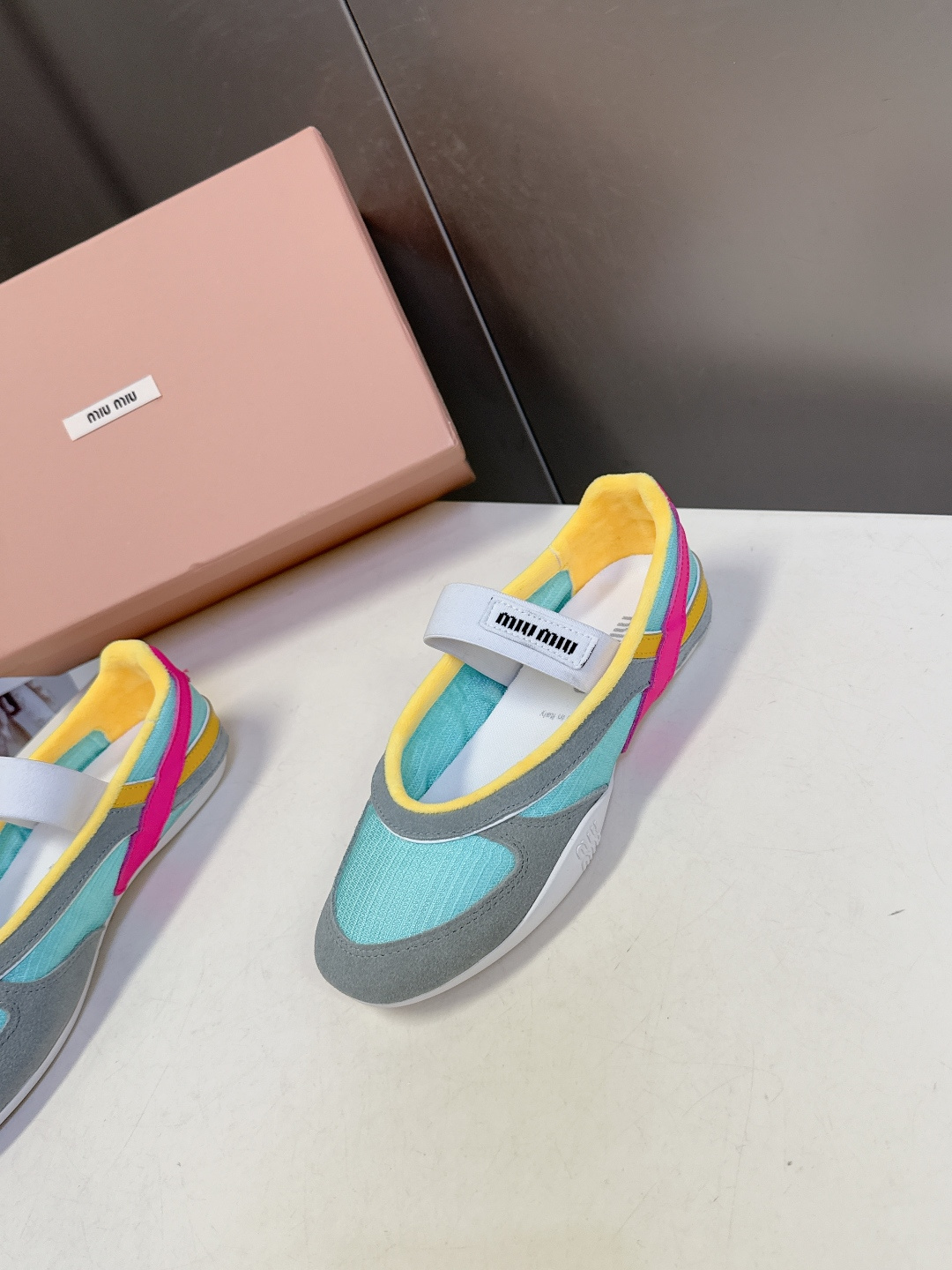 MiuMiu缪缪春夏最新走秀款复古休闲鞋 玛丽珍鞋官方秀场出镜率最高的单品 超多明星时尚博主种草 miu