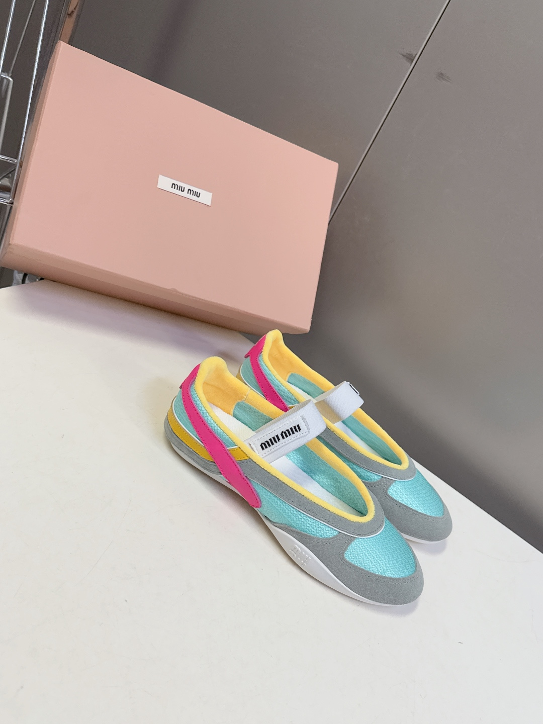 MiuMiu缪缪春夏最新走秀款复古休闲鞋 玛丽珍鞋官方秀场出镜率最高的单品 超多明星时尚博主种草 miu