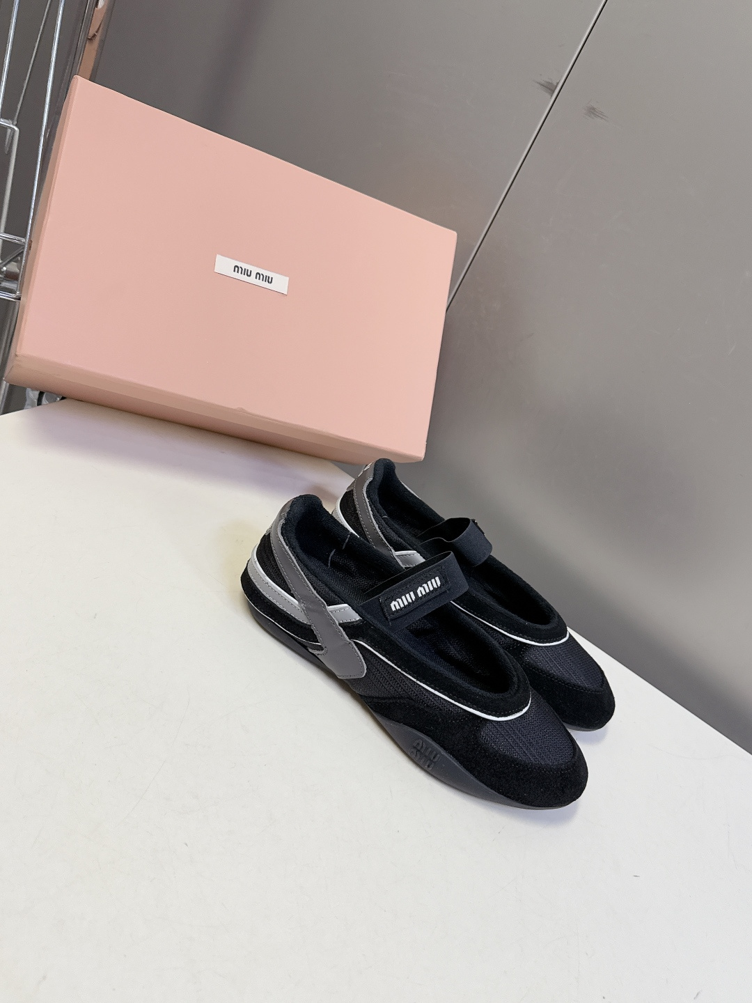 MiuMiu缪缪春夏最新走秀款复古休闲鞋 玛丽珍鞋官方秀场出镜率最高的单品 超多明星时尚博主种草 miu