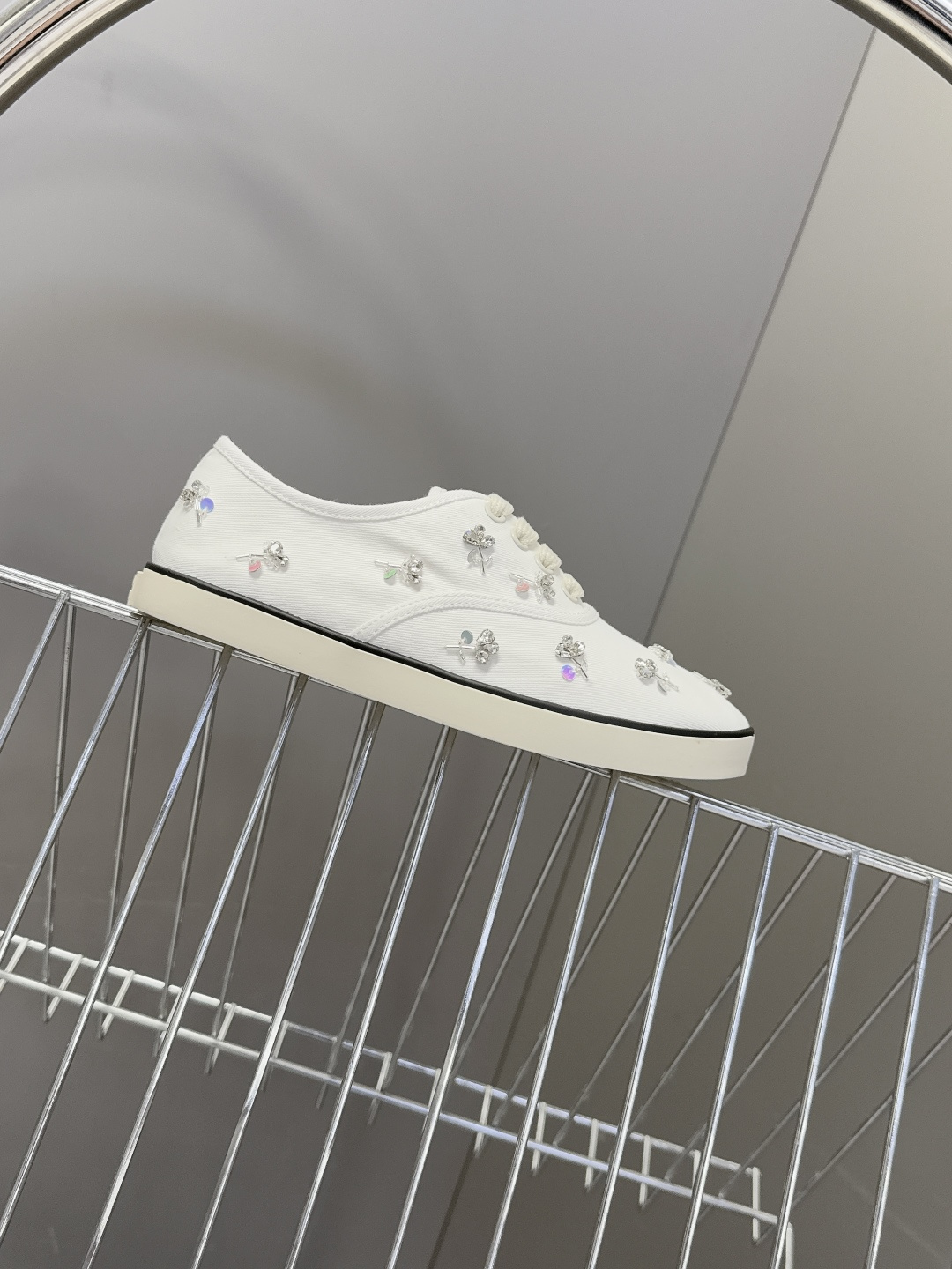 MiuMiu缪缪2026春夏最新走秀款复古休闲鞋 官方秀场出镜率最高的单品 超多明星时尚博主种草 miu