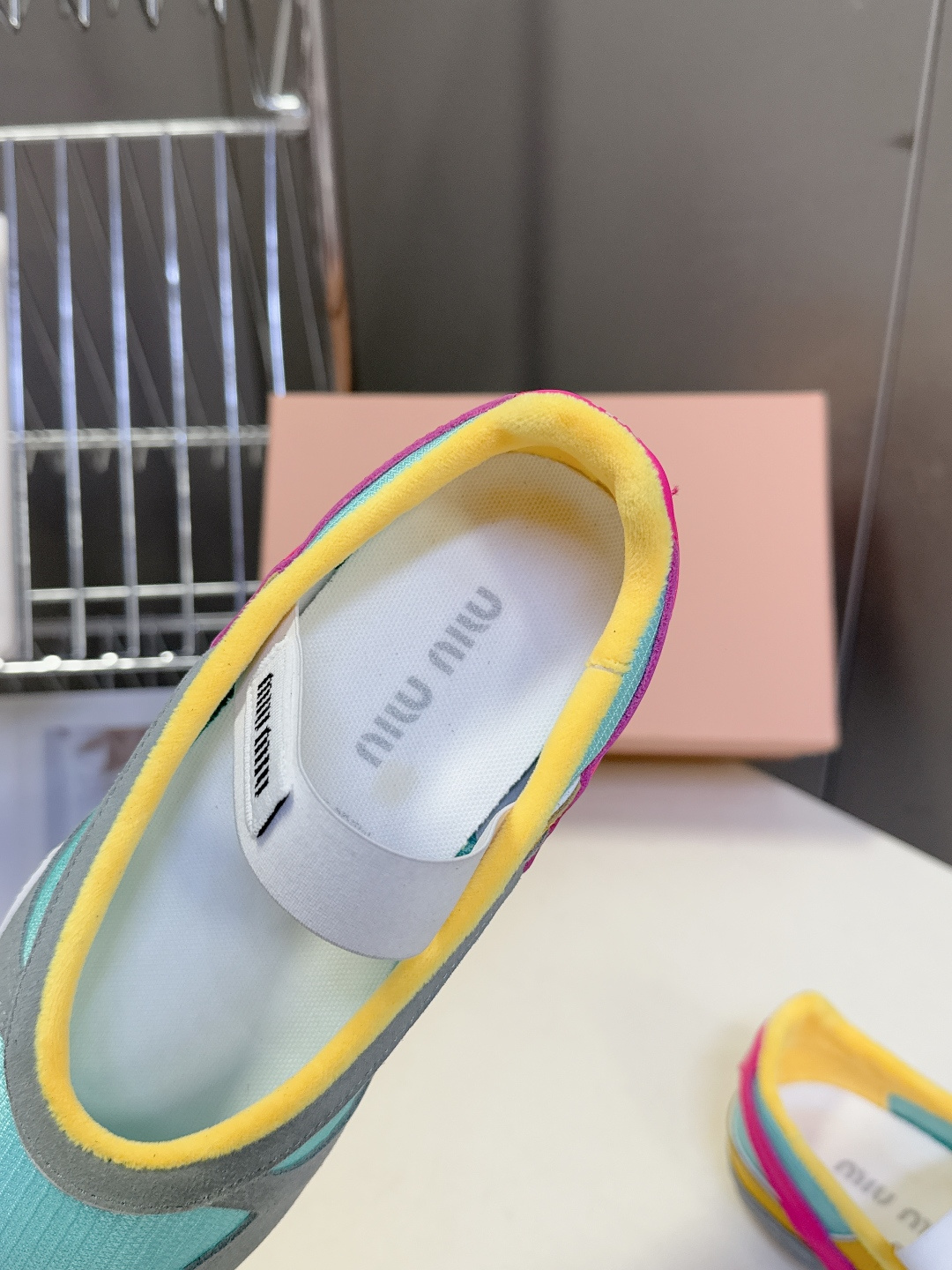 MiuMiu缪缪春夏最新走秀款复古休闲鞋 玛丽珍鞋官方秀场出镜率最高的单品 超多明星时尚博主种草 miu