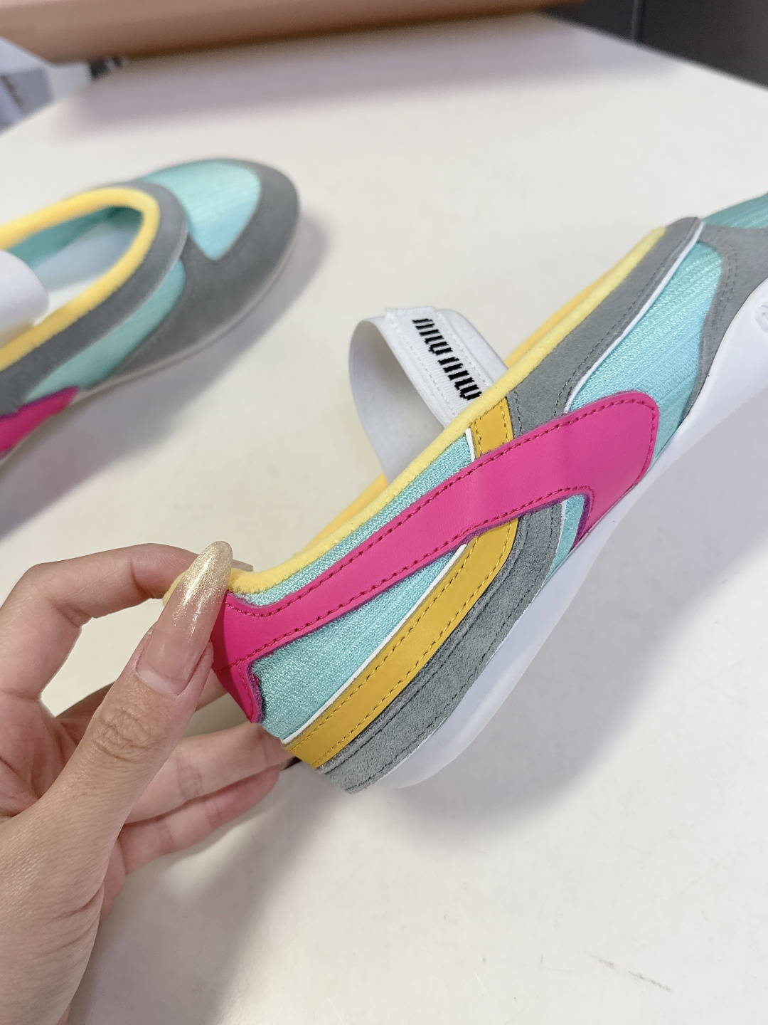 MiuMiu缪缪春夏最新走秀款复古休闲鞋 玛丽珍鞋官方秀场出镜率最高的单品 超多明星时尚博主种草 miu