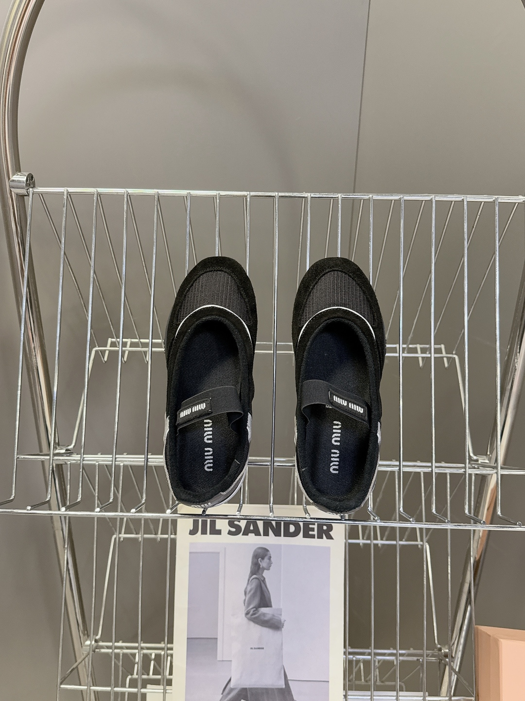 MiuMiu缪缪春夏最新走秀款复古休闲鞋 玛丽珍鞋官方秀场出镜率最高的单品 超多明星时尚博主种草 miu