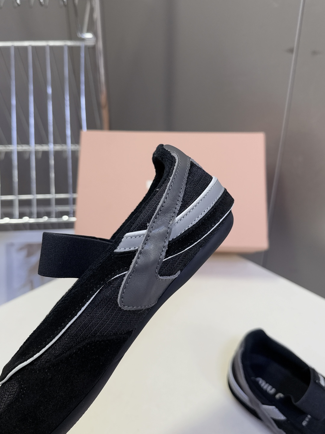 MiuMiu缪缪春夏最新走秀款复古休闲鞋 玛丽珍鞋官方秀场出镜率最高的单品 超多明星时尚博主种草 miu