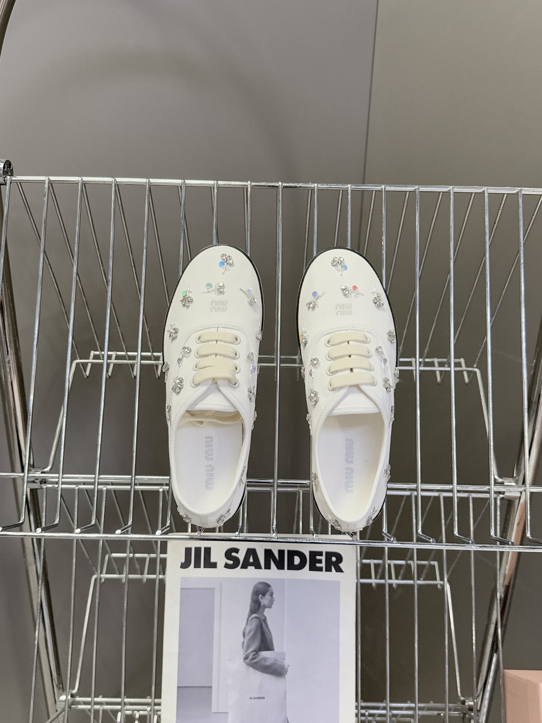 MiuMiu缪缪2026春夏最新走秀款复古休闲鞋 官方秀场出镜率最高的单品 超多明星时尚博主种草 miu